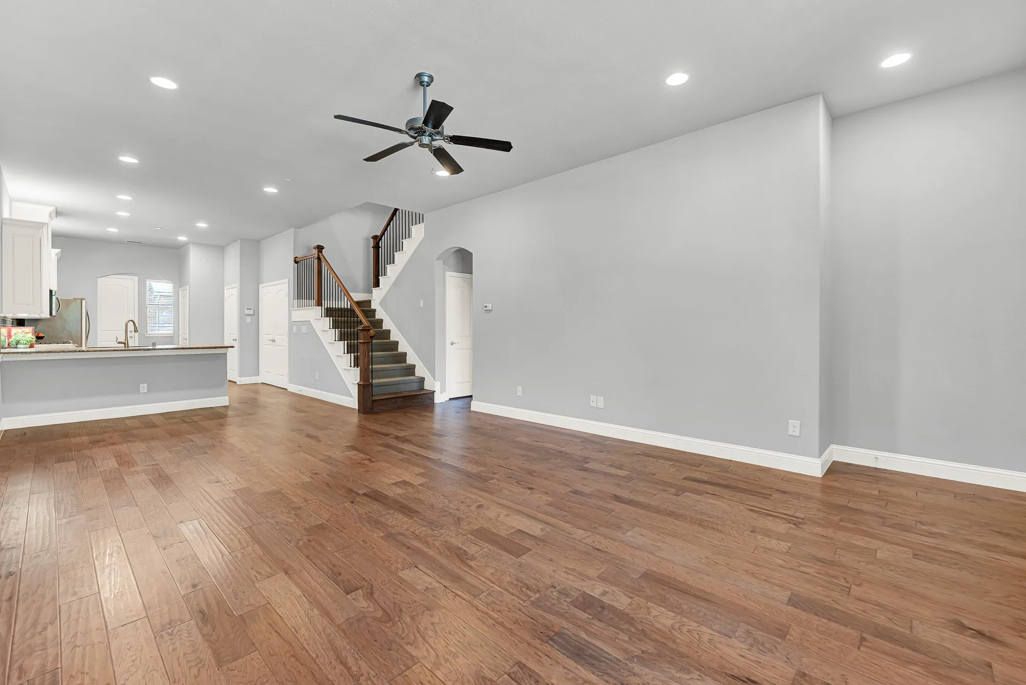 Townhouse For Sale in Denton County , 4666 Dozier Road B, Carrollton, Texas 75010, 3 Bedroom, 3 Bathroom, 2 Garage spaces, 2,124 Sqft, built in 2014, mls#21315746, Real Estate Agent in Carrollton, Homes For Sale in Denton county, Homes For Sale in Carrollton, Realtor in Carrollton Texas, Real Estate Brokerage Independent Realty Texas, Luminita Cordes Realtor