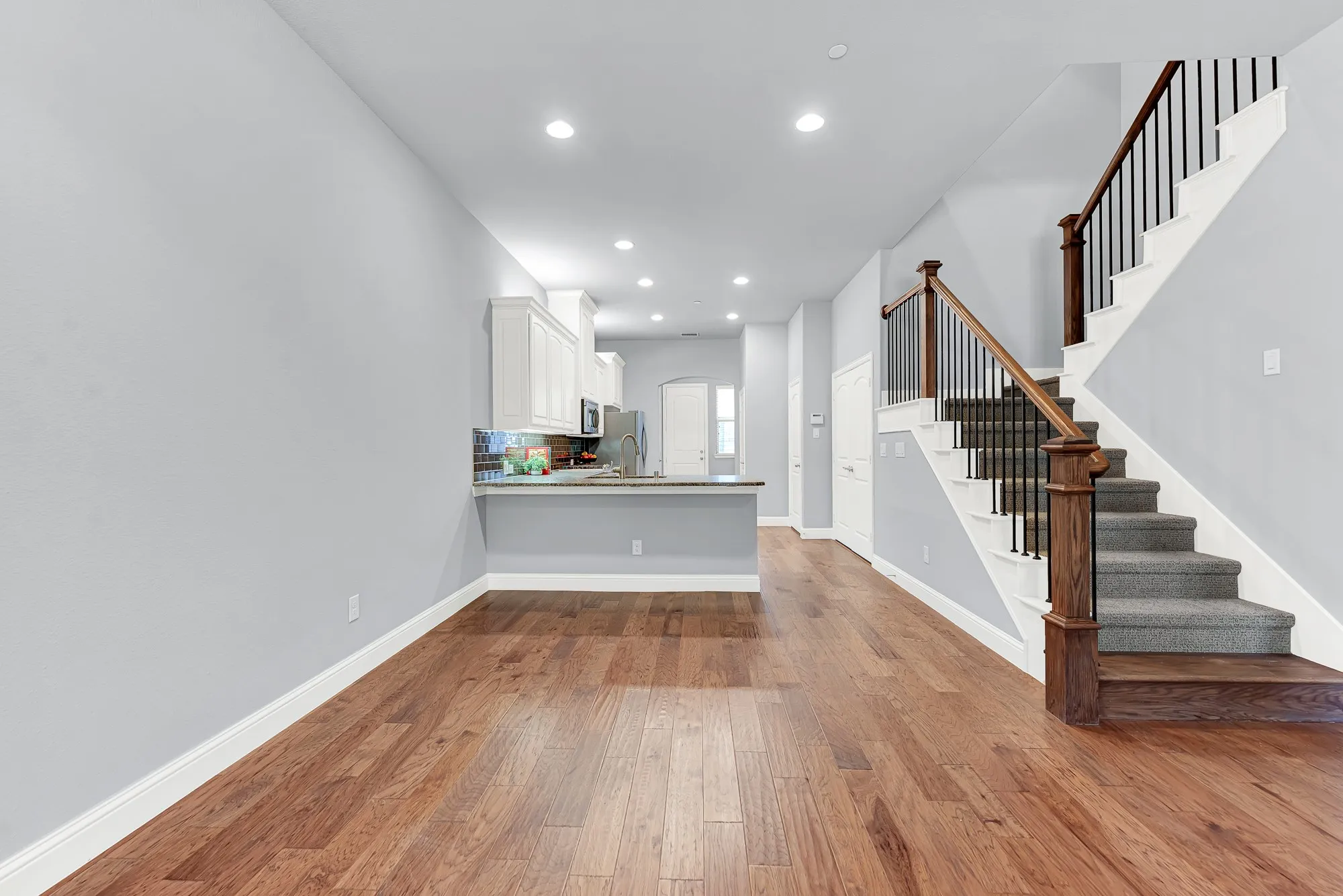 Townhouse For Sale in Denton County , 4666 Dozier Road B, Carrollton, Texas 75010, 3 Bedroom, 3 Bathroom, 2 Garage spaces, 2,124 Sqft, built in 2014, mls#21315746, Real Estate Agent in Carrollton, Homes For Sale in Denton county, Homes For Sale in Carrollton, Realtor in Carrollton Texas, Real Estate Brokerage Independent Realty Texas, Luminita Cordes Realtor