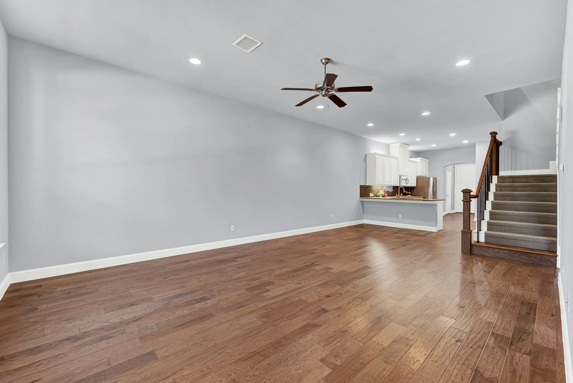 Townhouse For Sale in Denton County , 4666 Dozier Road B, Carrollton, Texas 75010, 3 Bedroom, 3 Bathroom, 2 Garage spaces, 2,124 Sqft, built in 2014, mls#21315746, Real Estate Agent in Carrollton, Homes For Sale in Denton county, Homes For Sale in Carrollton, Realtor in Carrollton Texas, Real Estate Brokerage Independent Realty Texas, Luminita Cordes Realtor