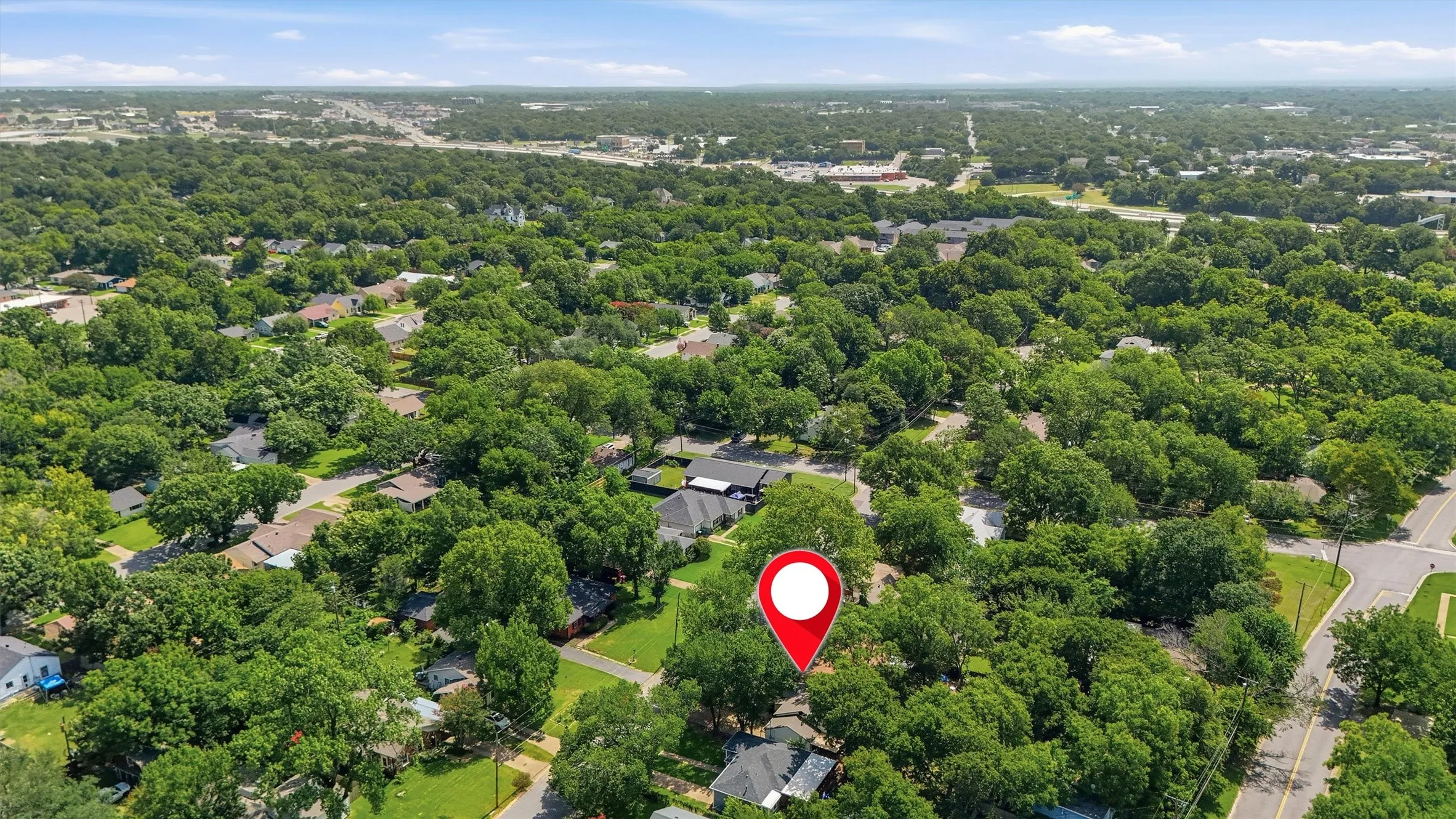 Single Family Residence For Sale in Grayson County , 1020 W Brockett Street, Sherman, Texas 75092, 2 Bedroom, 1 Bathroom, Garage spaces, 995 Sqft, built in 1945, mls#21315359, Real Estate Agent in Sherman, Homes For Sale in Grayson county, Homes For Sale in Sherman, Realtor in Sherman Texas, Real Estate Brokerage Independent Realty Texas, Luminita Cordes Realtor