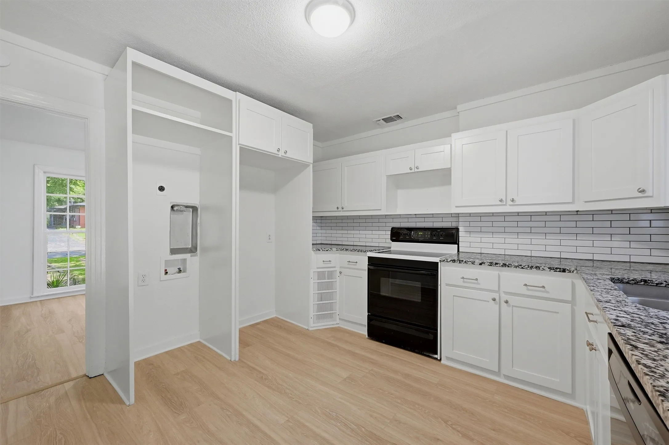 Single Family Residence For Sale in Grayson County , 1020 W Brockett Street, Sherman, Texas 75092, 2 Bedroom, 1 Bathroom, Garage spaces, 995 Sqft, built in 1945, mls#21315359, Real Estate Agent in Sherman, Homes For Sale in Grayson county, Homes For Sale in Sherman, Realtor in Sherman Texas, Real Estate Brokerage Independent Realty Texas, Luminita Cordes Realtor