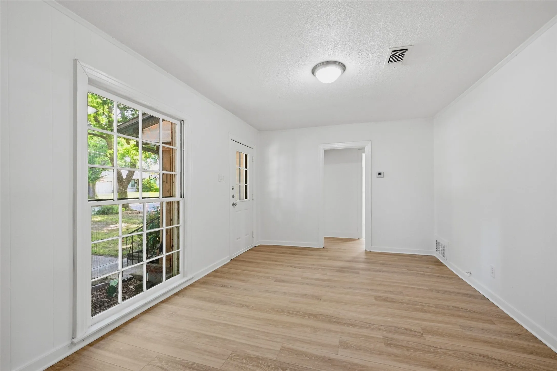 Single Family Residence For Sale in Grayson County , 1020 W Brockett Street, Sherman, Texas 75092, 2 Bedroom, 1 Bathroom, Garage spaces, 995 Sqft, built in 1945, mls#21315359, Real Estate Agent in Sherman, Homes For Sale in Grayson county, Homes For Sale in Sherman, Realtor in Sherman Texas, Real Estate Brokerage Independent Realty Texas, Luminita Cordes Realtor