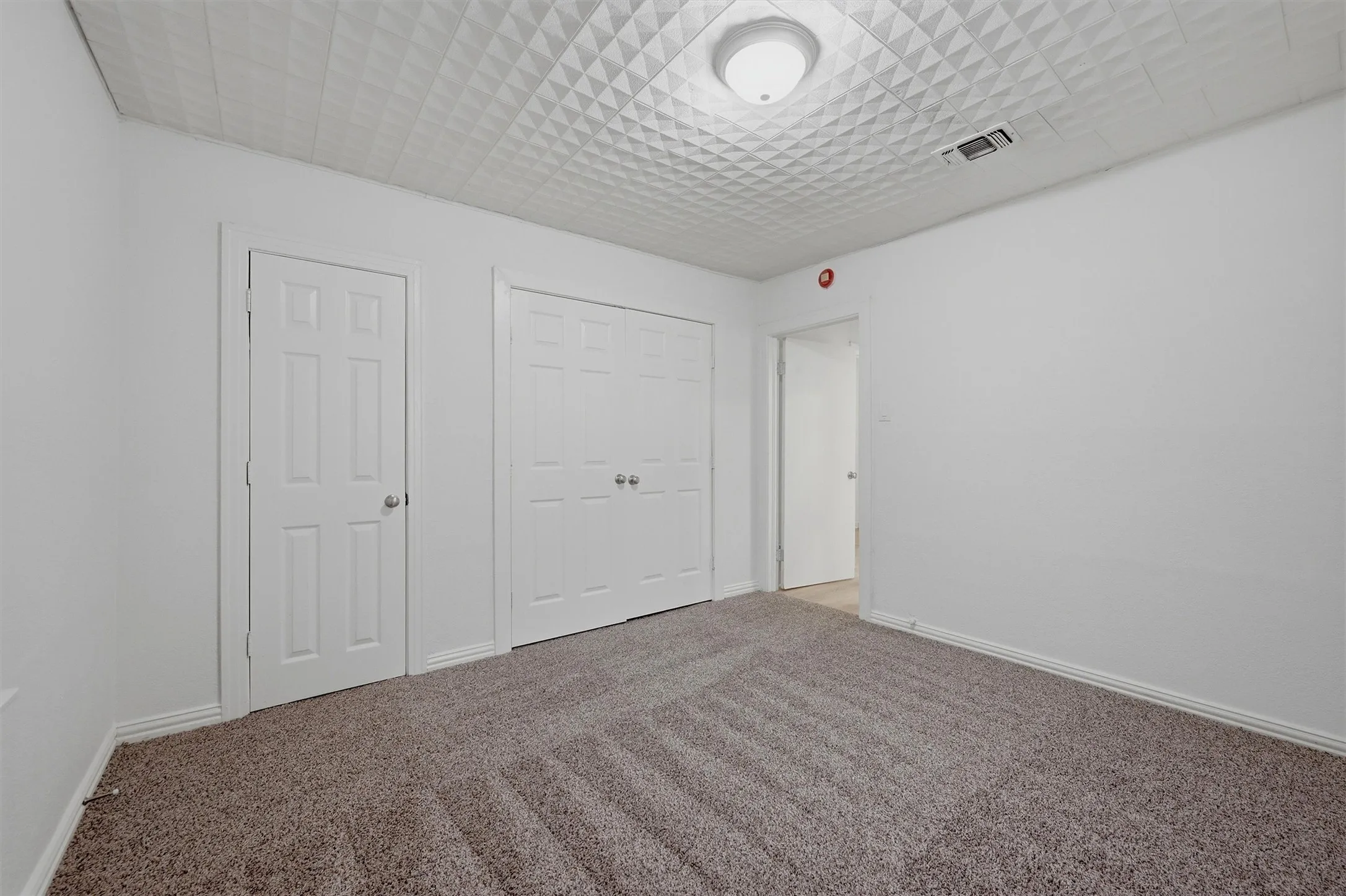 Single Family Residence For Sale in Grayson County , 1020 W Brockett Street, Sherman, Texas 75092, 2 Bedroom, 1 Bathroom, Garage spaces, 995 Sqft, built in 1945, mls#21315359, Real Estate Agent in Sherman, Homes For Sale in Grayson county, Homes For Sale in Sherman, Realtor in Sherman Texas, Real Estate Brokerage Independent Realty Texas, Luminita Cordes Realtor