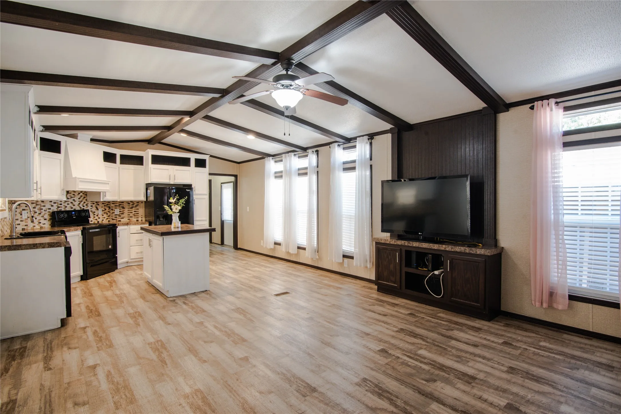 Mobile Home For Sale in Dallas County , 3214 La Sombra 57, Grand Prairie, Texas 75050, 4 Bedroom, 2 Bathroom, Garage spaces, 1,466 Sqft, built in 2018, mls#21317291, Real Estate Agent in Grand Prairie, Homes For Sale in Dallas county, Homes For Sale in Grand Prairie, Realtor in Grand Prairie Texas, Real Estate Brokerage Independent Realty Texas, Luminita Cordes Realtor