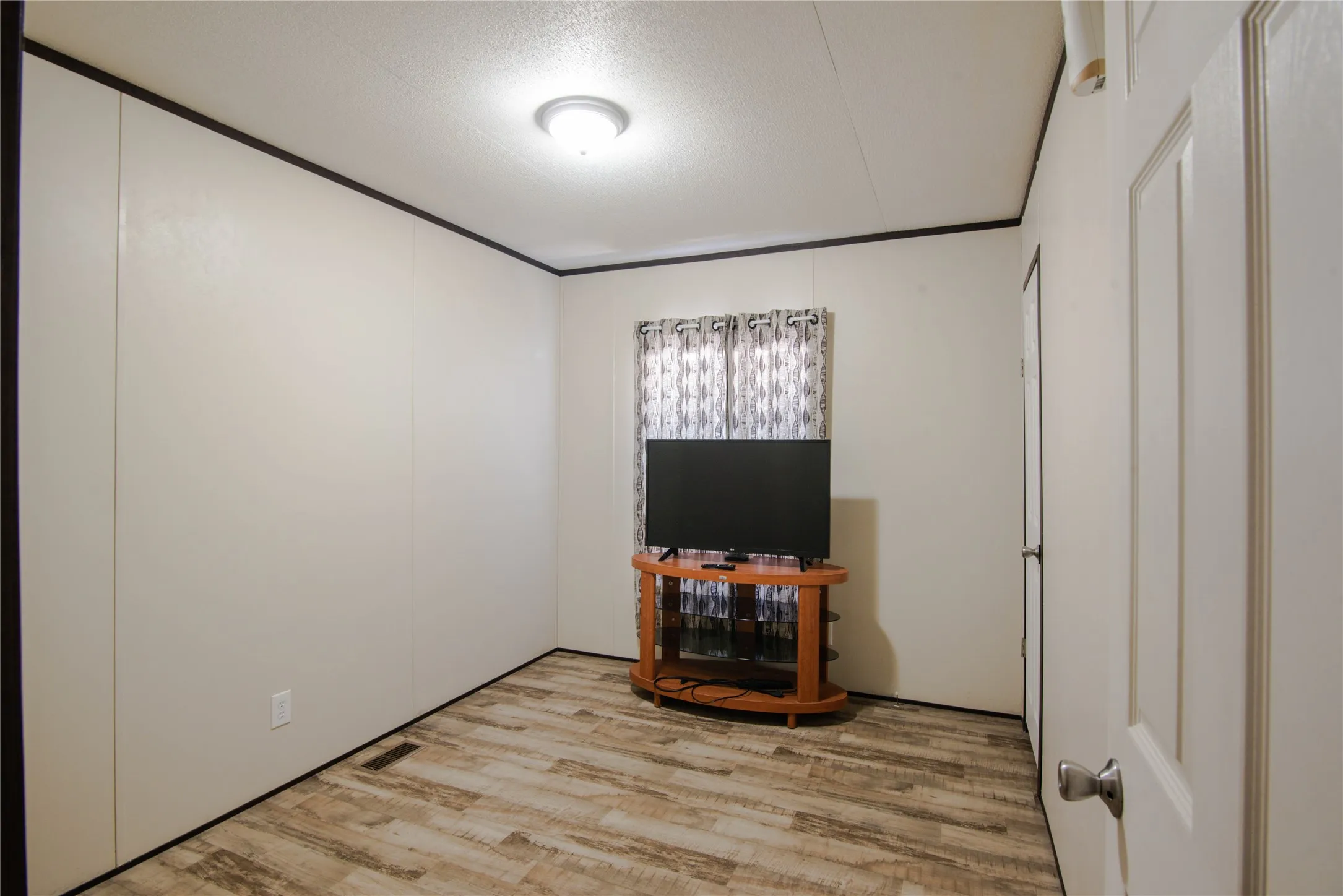 Mobile Home For Sale in Dallas County , 3214 La Sombra 57, Grand Prairie, Texas 75050, 4 Bedroom, 2 Bathroom, Garage spaces, 1,466 Sqft, built in 2018, mls#21317291, Real Estate Agent in Grand Prairie, Homes For Sale in Dallas county, Homes For Sale in Grand Prairie, Realtor in Grand Prairie Texas, Real Estate Brokerage Independent Realty Texas, Luminita Cordes Realtor