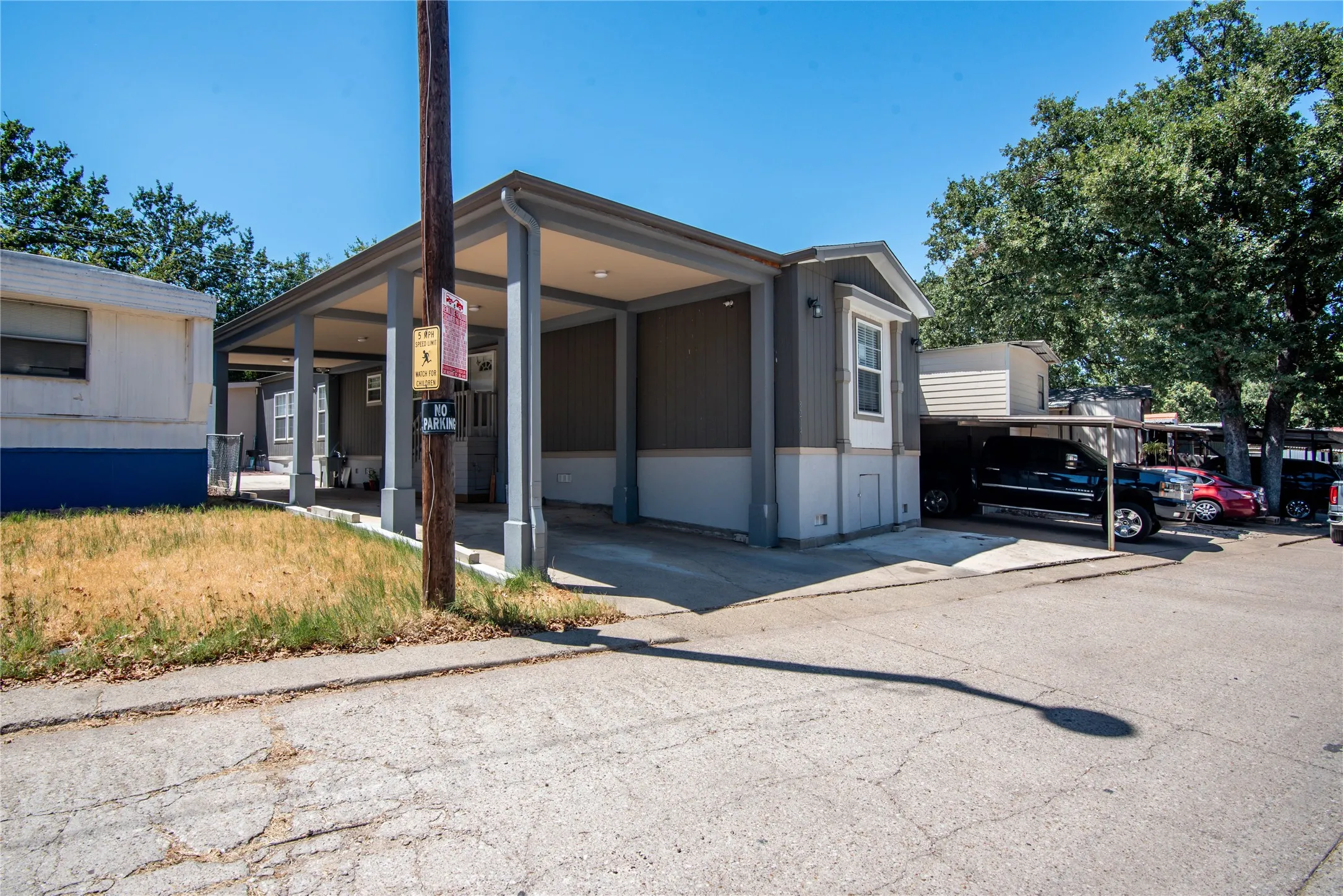 Mobile Home For Sale in Dallas County , 3214 La Sombra 57, Grand Prairie, Texas 75050, 4 Bedroom, 2 Bathroom, Garage spaces, 1,466 Sqft, built in 2018, mls#21317291, Real Estate Agent in Grand Prairie, Homes For Sale in Dallas county, Homes For Sale in Grand Prairie, Realtor in Grand Prairie Texas, Real Estate Brokerage Independent Realty Texas, Luminita Cordes Realtor