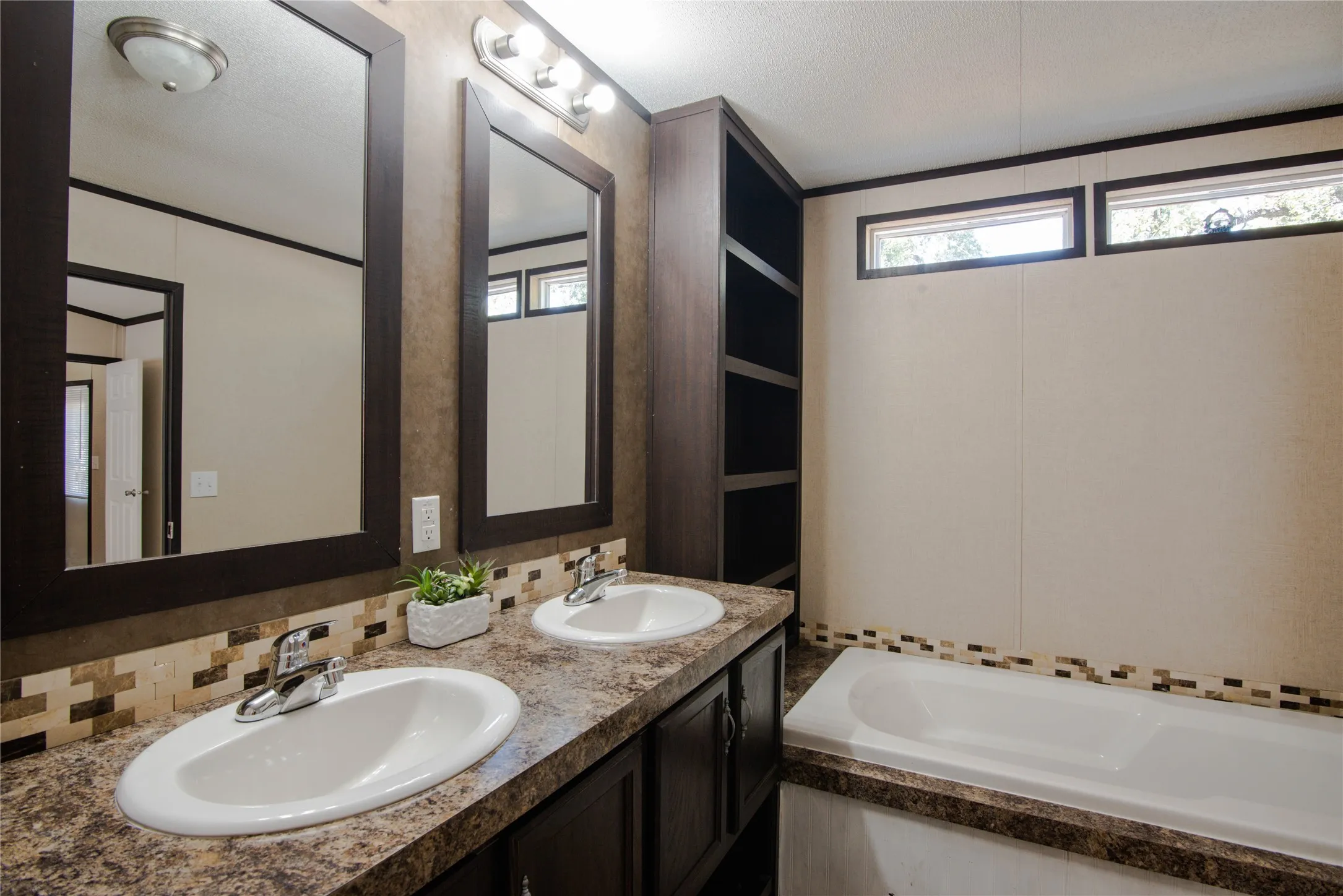 Mobile Home For Sale in Dallas County , 3214 La Sombra 57, Grand Prairie, Texas 75050, 4 Bedroom, 2 Bathroom, Garage spaces, 1,466 Sqft, built in 2018, mls#21317291, Real Estate Agent in Grand Prairie, Homes For Sale in Dallas county, Homes For Sale in Grand Prairie, Realtor in Grand Prairie Texas, Real Estate Brokerage Independent Realty Texas, Luminita Cordes Realtor