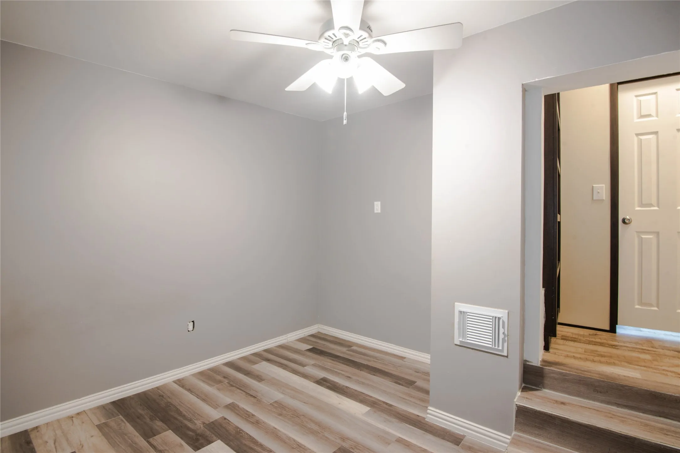 Mobile Home For Sale in Dallas County , 3214 La Sombra 57, Grand Prairie, Texas 75050, 4 Bedroom, 2 Bathroom, Garage spaces, 1,466 Sqft, built in 2018, mls#21317291, Real Estate Agent in Grand Prairie, Homes For Sale in Dallas county, Homes For Sale in Grand Prairie, Realtor in Grand Prairie Texas, Real Estate Brokerage Independent Realty Texas, Luminita Cordes Realtor