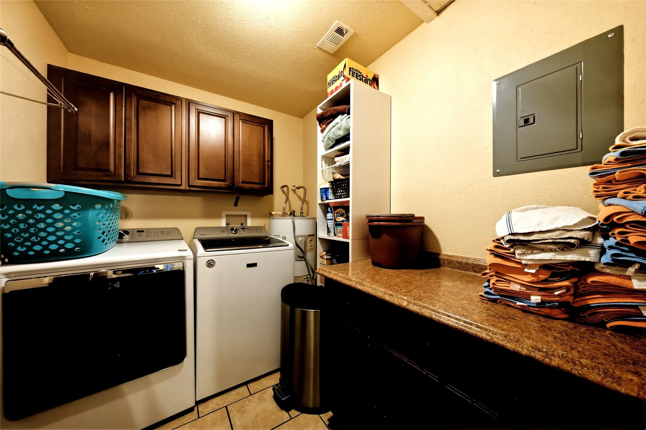 Single Family Residence For Sale in Henderson County , 21282 Southwind Drive, Chandler, Texas 75758, 3 Bedroom, 2 Bathroom, 2 Garage spaces, 1,740 Sqft, built in 1983, mls#21317487, Real Estate Agent in Chandler, Homes For Sale in Henderson county, Homes For Sale in Chandler, Realtor in Chandler Texas, Real Estate Brokerage Independent Realty Texas, Luminita Cordes Realtor