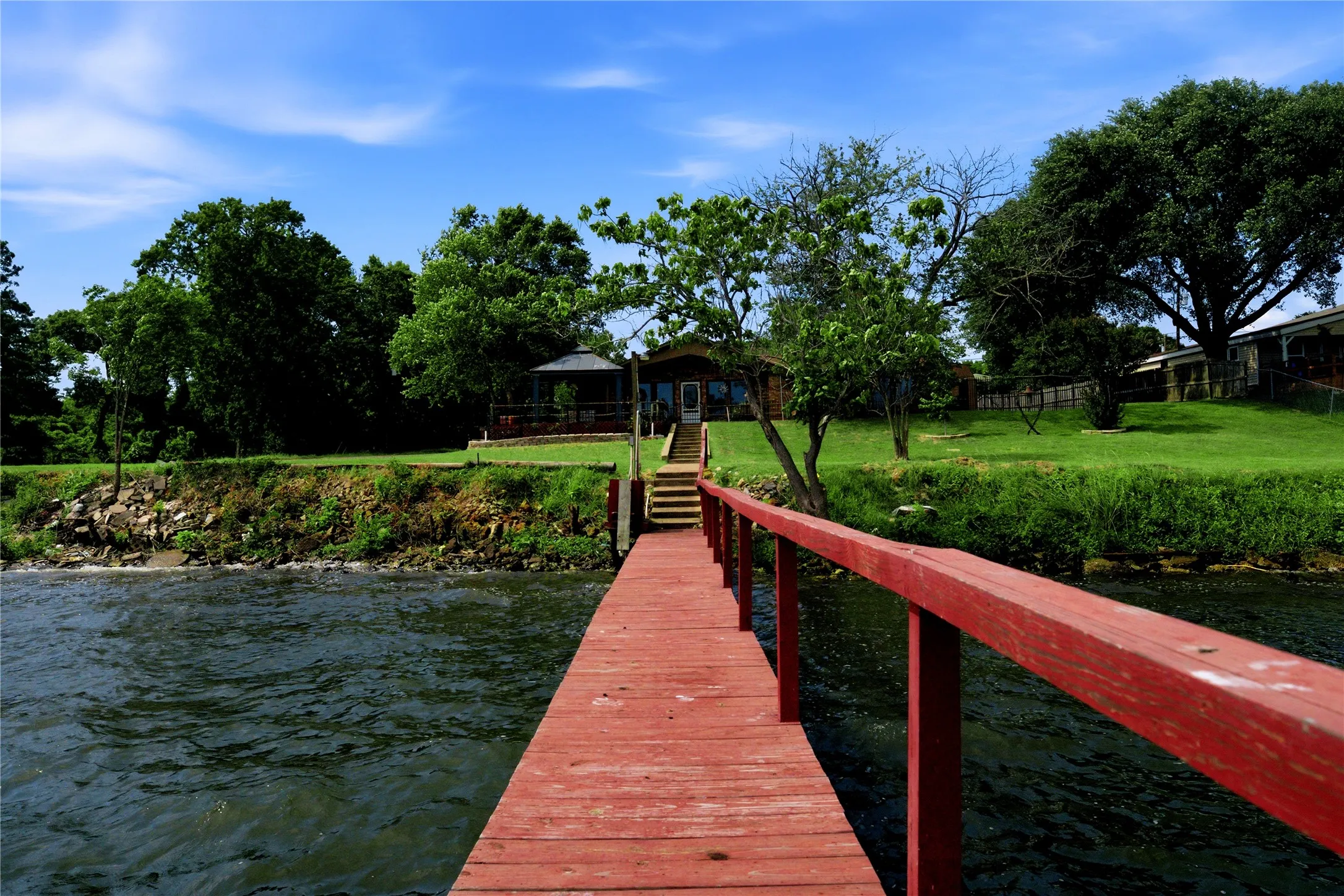 Single Family Residence For Sale in Henderson County , 21282 Southwind Drive, Chandler, Texas 75758, 3 Bedroom, 2 Bathroom, 2 Garage spaces, 1,740 Sqft, built in 1983, mls#21317487, Real Estate Agent in Chandler, Homes For Sale in Henderson county, Homes For Sale in Chandler, Realtor in Chandler Texas, Real Estate Brokerage Independent Realty Texas, Luminita Cordes Realtor