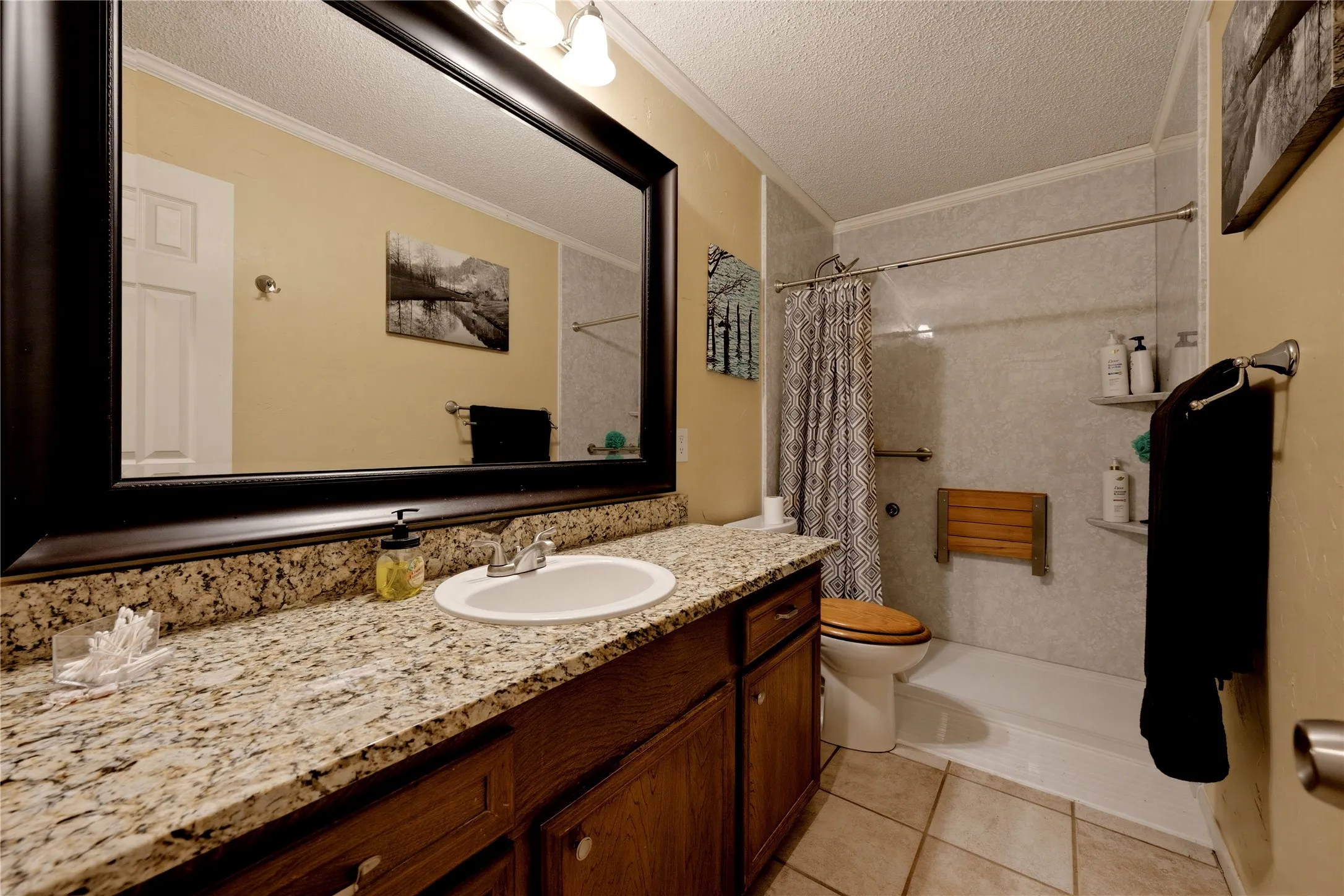 Single Family Residence For Sale in Henderson County , 21282 Southwind Drive, Chandler, Texas 75758, 3 Bedroom, 2 Bathroom, 2 Garage spaces, 1,740 Sqft, built in 1983, mls#21317487, Real Estate Agent in Chandler, Homes For Sale in Henderson county, Homes For Sale in Chandler, Realtor in Chandler Texas, Real Estate Brokerage Independent Realty Texas, Luminita Cordes Realtor