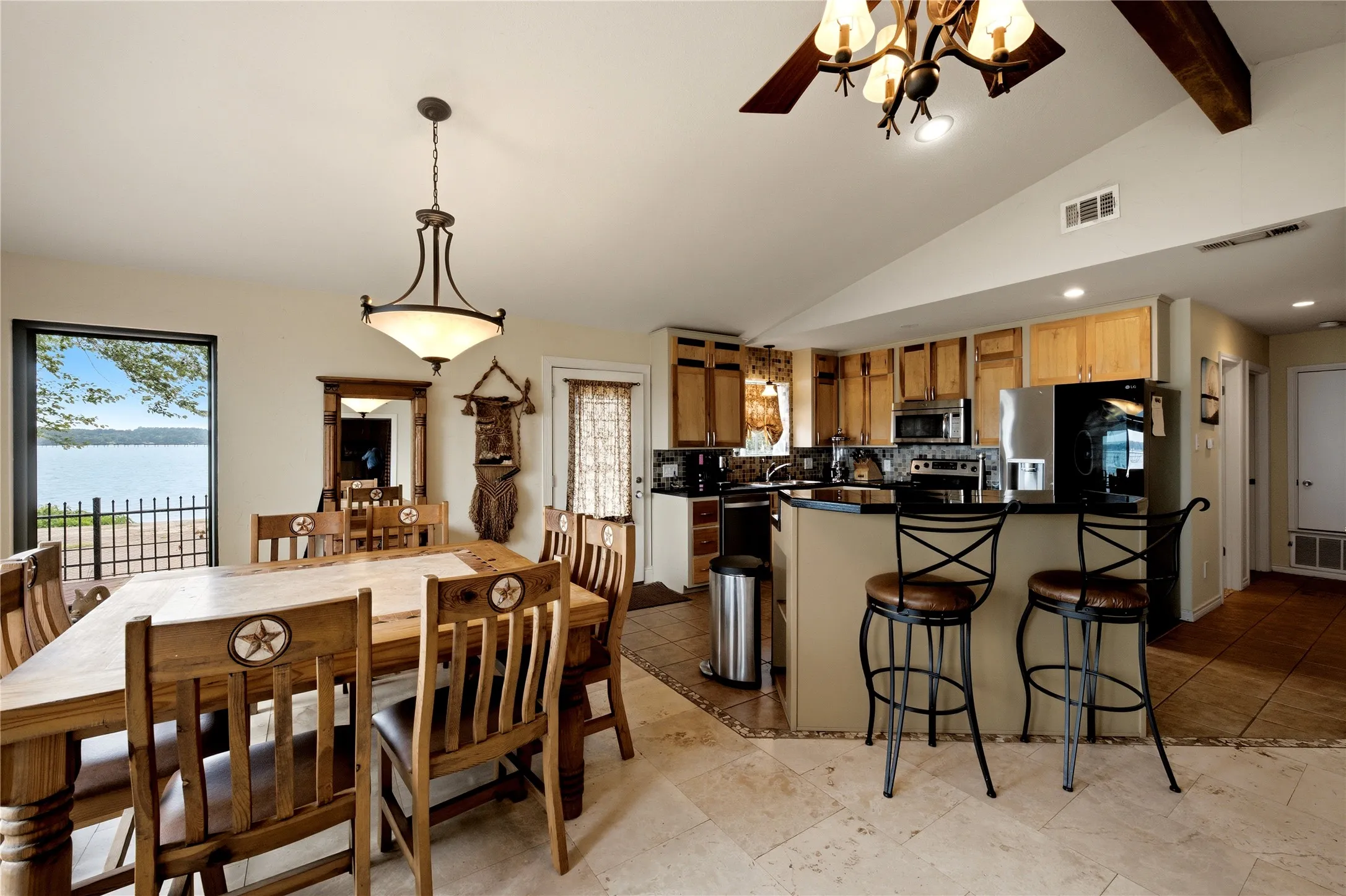 Single Family Residence For Sale in Henderson County , 21282 Southwind Drive, Chandler, Texas 75758, 3 Bedroom, 2 Bathroom, 2 Garage spaces, 1,740 Sqft, built in 1983, mls#21317487, Real Estate Agent in Chandler, Homes For Sale in Henderson county, Homes For Sale in Chandler, Realtor in Chandler Texas, Real Estate Brokerage Independent Realty Texas, Luminita Cordes Realtor