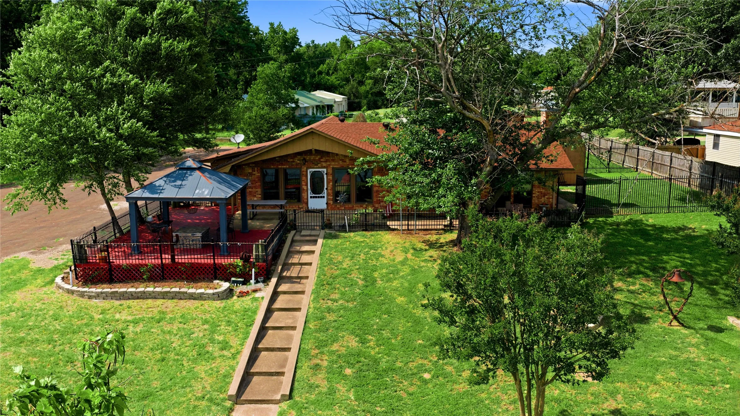 Single Family Residence For Sale in Henderson County , 21282 Southwind Drive, Chandler, Texas 75758, 3 Bedroom, 2 Bathroom, 2 Garage spaces, 1,740 Sqft, built in 1983, mls#21317487, Real Estate Agent in Chandler, Homes For Sale in Henderson county, Homes For Sale in Chandler, Realtor in Chandler Texas, Real Estate Brokerage Independent Realty Texas, Luminita Cordes Realtor