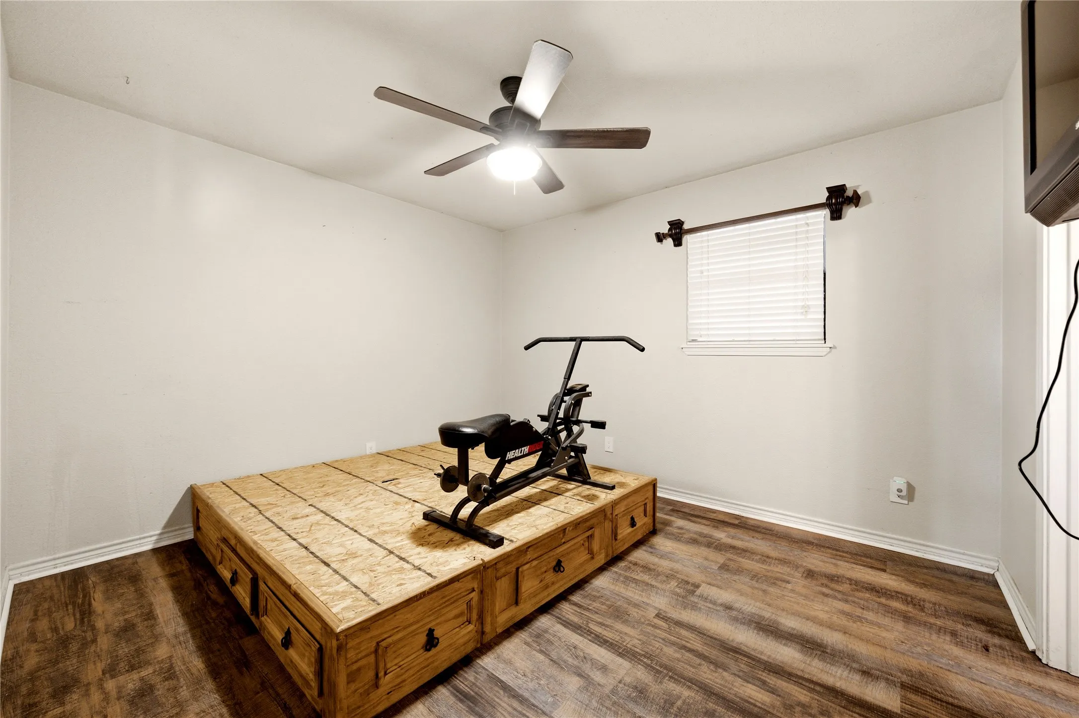 Single Family Residence For Sale in Henderson County , 21282 Southwind Drive, Chandler, Texas 75758, 3 Bedroom, 2 Bathroom, 2 Garage spaces, 1,740 Sqft, built in 1983, mls#21317487, Real Estate Agent in Chandler, Homes For Sale in Henderson county, Homes For Sale in Chandler, Realtor in Chandler Texas, Real Estate Brokerage Independent Realty Texas, Luminita Cordes Realtor
