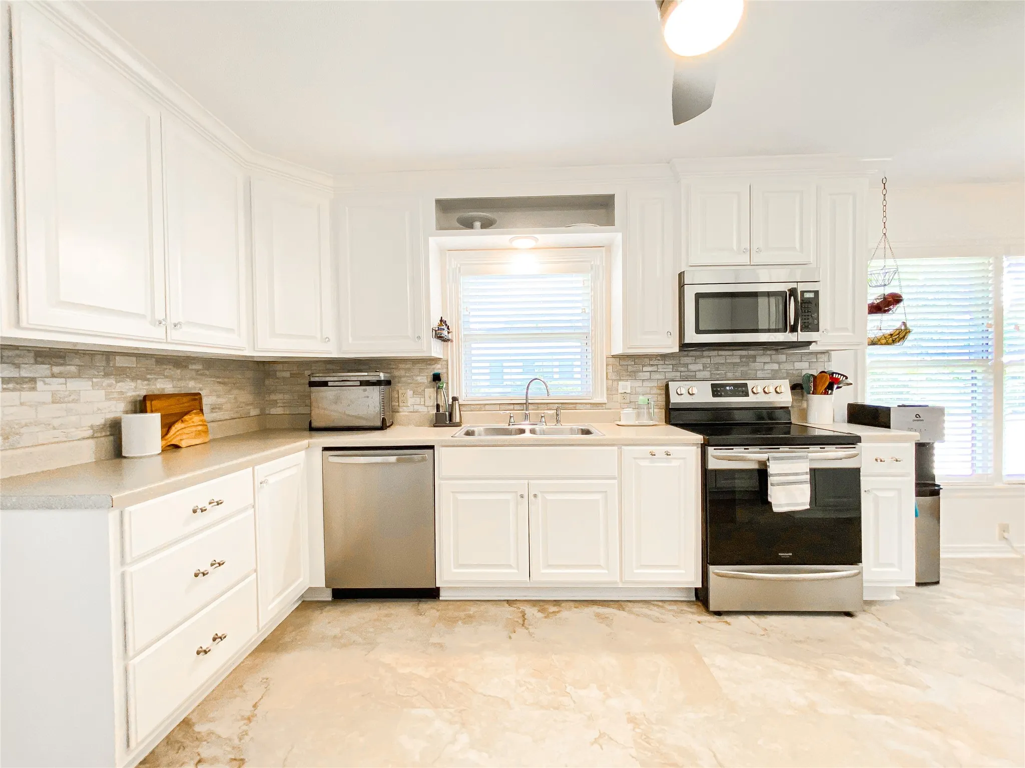 Single Family Residence For Sale in Taylor County , 1201 Albany Street, Abilene, Texas 79605, 3 Bedroom, 2 Bathroom, 2 Garage spaces, 1,910 Sqft, built in 1950, mls#21317323, Real Estate Agent in Abilene, Homes For Sale in Taylor county, Homes For Sale in Abilene, Realtor in Abilene Texas, Real Estate Brokerage Independent Realty Texas, Luminita Cordes Realtor