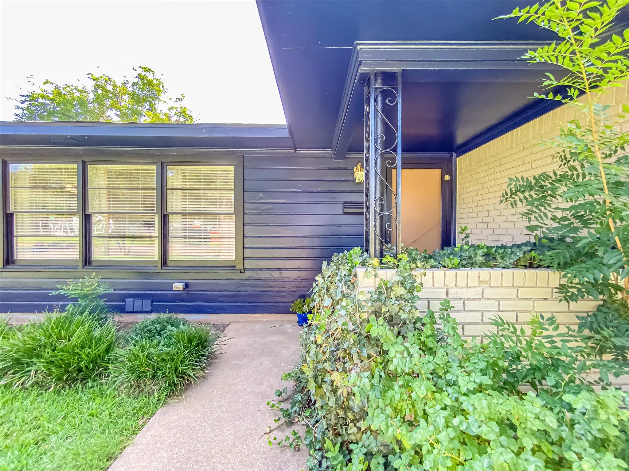 Single Family Residence For Sale in Taylor County , 1201 Albany Street, Abilene, Texas 79605, 3 Bedroom, 2 Bathroom, 2 Garage spaces, 1,910 Sqft, built in 1950, mls#21317323, Real Estate Agent in Abilene, Homes For Sale in Taylor county, Homes For Sale in Abilene, Realtor in Abilene Texas, Real Estate Brokerage Independent Realty Texas, Luminita Cordes Realtor