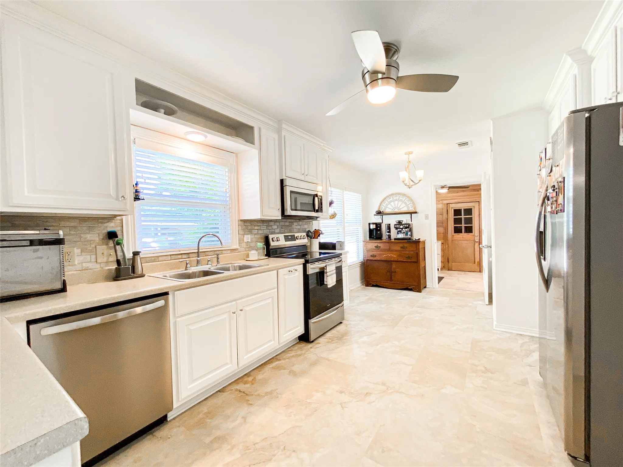 Single Family Residence For Sale in Taylor County , 1201 Albany Street, Abilene, Texas 79605, 3 Bedroom, 2 Bathroom, 2 Garage spaces, 1,910 Sqft, built in 1950, mls#21317323, Real Estate Agent in Abilene, Homes For Sale in Taylor county, Homes For Sale in Abilene, Realtor in Abilene Texas, Real Estate Brokerage Independent Realty Texas, Luminita Cordes Realtor