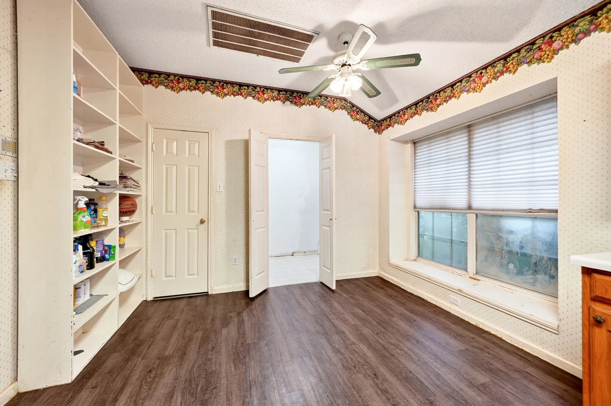Single Family Residence For Sale in Dallas County , 2209 Dana Drive, Rowlett, Texas 75088, 4 Bedroom, 3 Bathroom, Garage spaces, 2,243 Sqft, built in 1991, mls#21253710, Real Estate Agent in Rowlett, Homes For Sale in Dallas county, Homes For Sale in Rowlett, Realtor in Rowlett Texas, Real Estate Brokerage Independent Realty Texas, Luminita Cordes Realtor