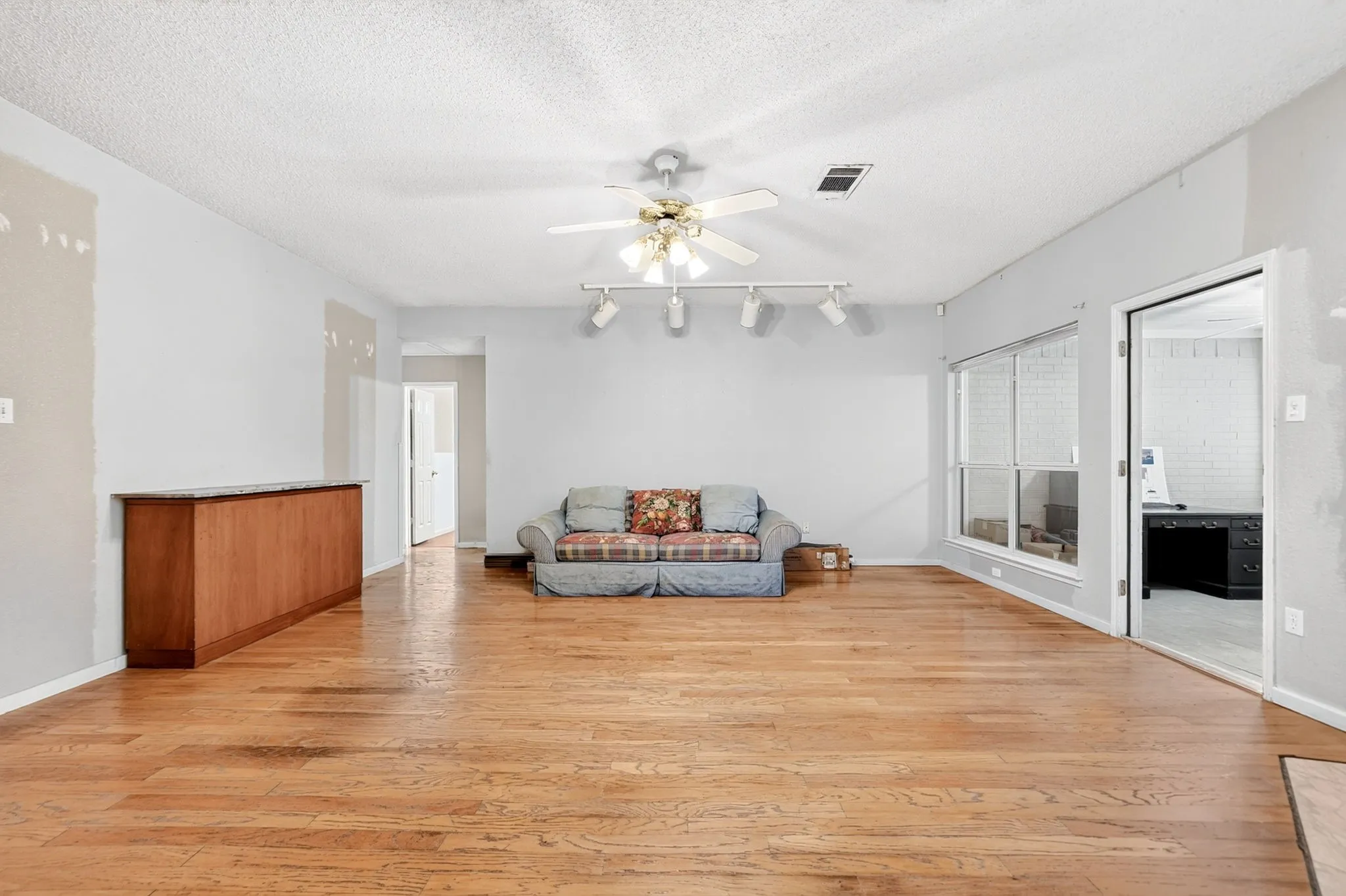 Single Family Residence For Sale in Dallas County , 2209 Dana Drive, Rowlett, Texas 75088, 4 Bedroom, 3 Bathroom, Garage spaces, 2,243 Sqft, built in 1991, mls#21253710, Real Estate Agent in Rowlett, Homes For Sale in Dallas county, Homes For Sale in Rowlett, Realtor in Rowlett Texas, Real Estate Brokerage Independent Realty Texas, Luminita Cordes Realtor