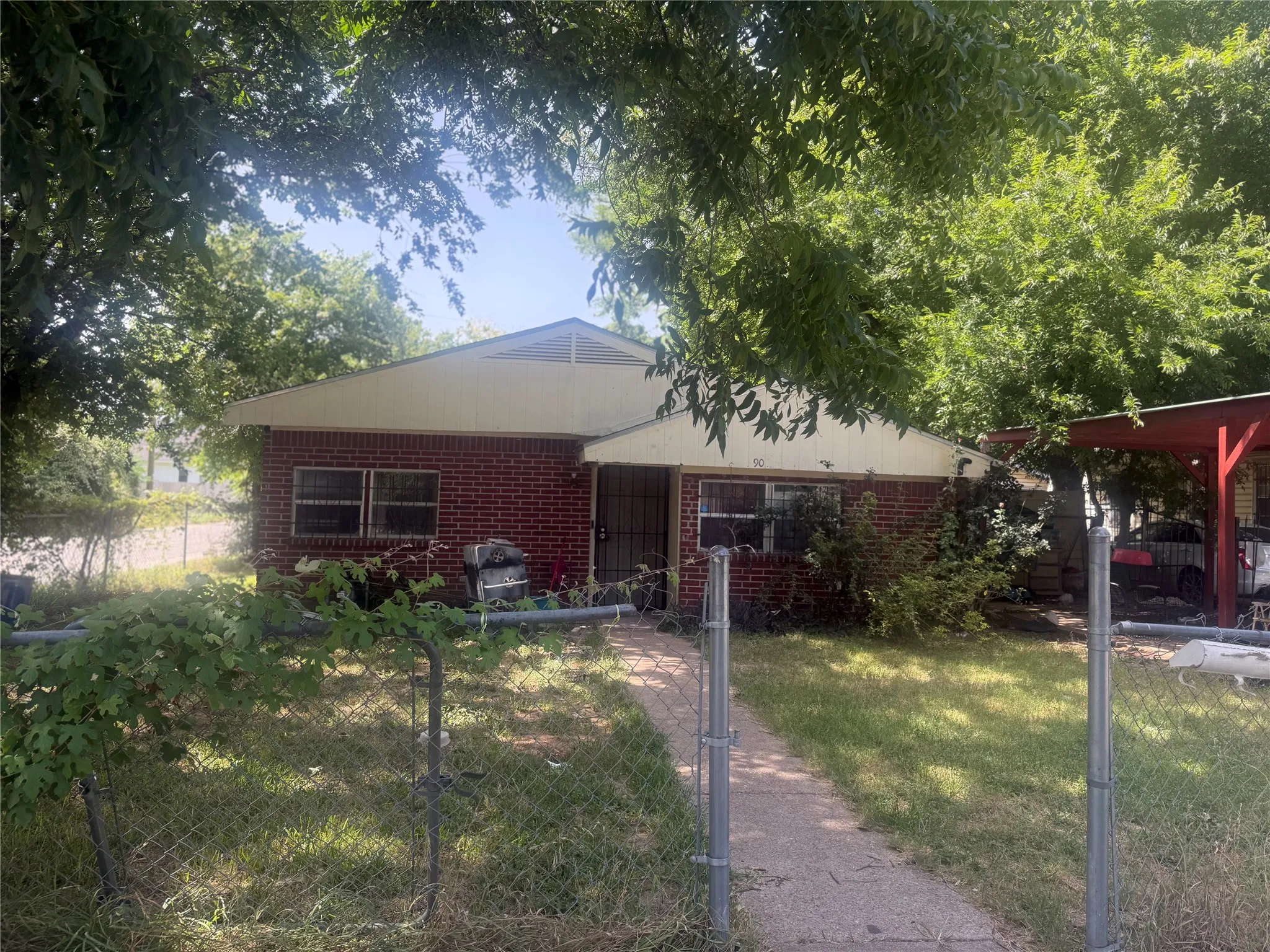 Single Family Residence For Sale in Mc Lennan County , 900 Dearborn, Waco, Texas 76704, 3 Bedroom, 1 Bathroom, 2 Garage spaces, 921 Sqft, built in 1976, mls#21317492, Real Estate Agent in Waco, Homes For Sale in Mc Lennan county, Homes For Sale in Waco, Realtor in Waco Texas, Real Estate Brokerage Independent Realty Texas, Luminita Cordes Realtor