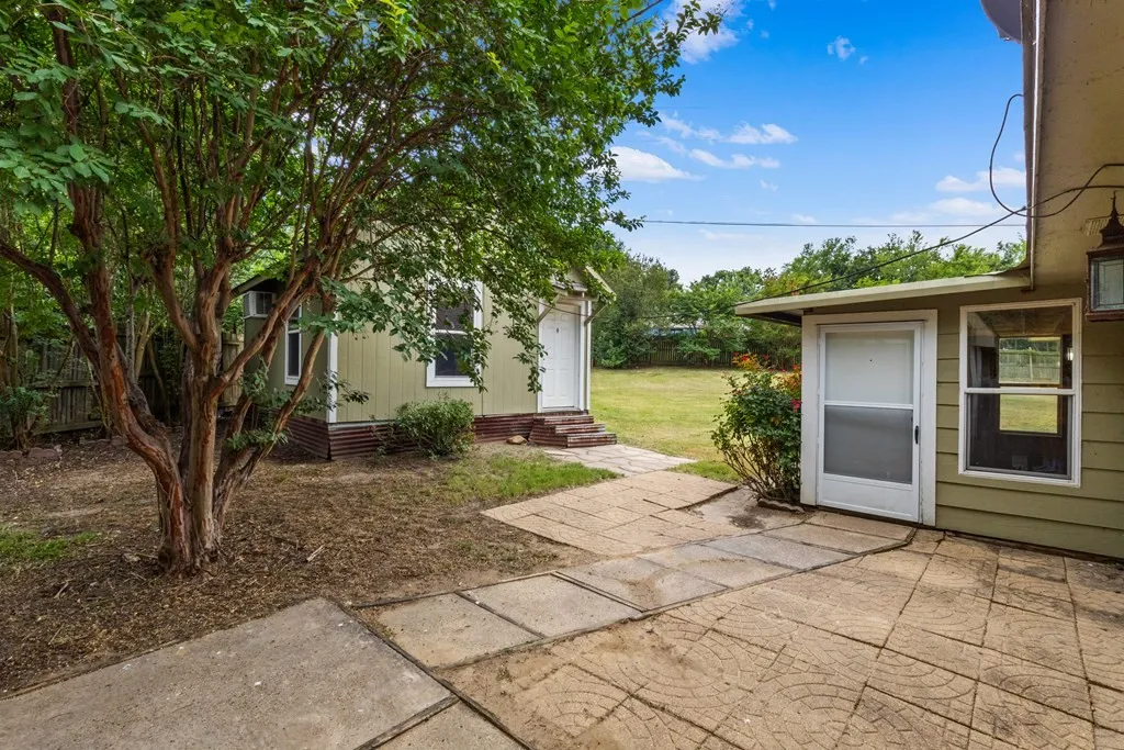 Single Family Residence For Sale in Henderson County , 402 Admiral Drive, Gun Barrel City, Texas 75156, 3 Bedroom, 2 Bathroom, Garage spaces, 1,280 Sqft, built in 1997, Price $389,000, mls#21314139, Real Estate Agent in Gun Barrel City, Homes For Sale in Henderson county, Homes For Sale in Gun Barrel City, Realtor in Gun Barrel City Texas, Real Estate Brokerage Independent Realty Texas, Luminita Cordes Realtor