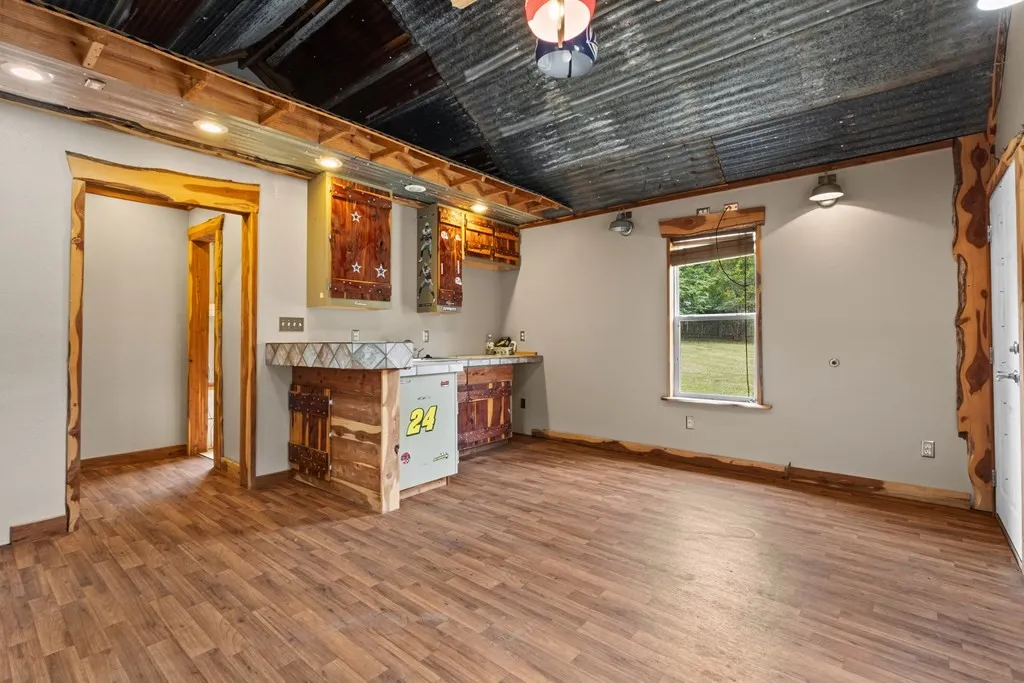 Single Family Residence For Sale in Henderson County , 402 Admiral Drive, Gun Barrel City, Texas 75156, 3 Bedroom, 2 Bathroom, Garage spaces, 1,280 Sqft, built in 1997, Price $389,000, mls#21314139, Real Estate Agent in Gun Barrel City, Homes For Sale in Henderson county, Homes For Sale in Gun Barrel City, Realtor in Gun Barrel City Texas, Real Estate Brokerage Independent Realty Texas, Luminita Cordes Realtor