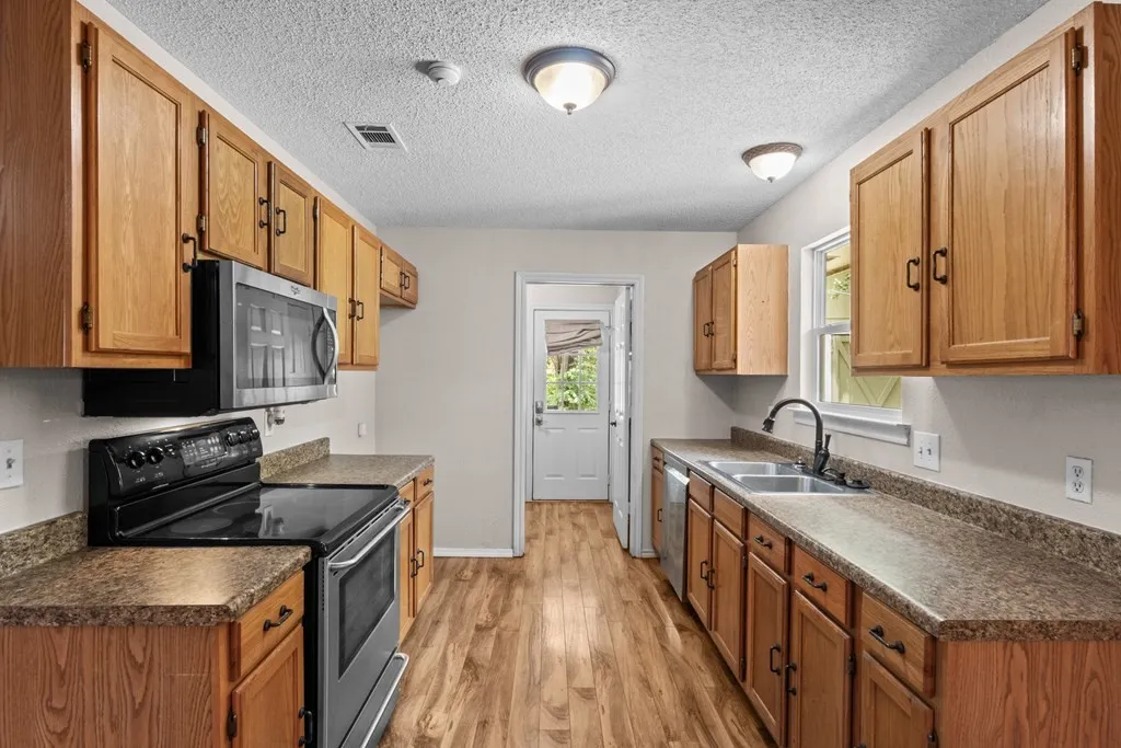 Single Family Residence For Sale in Henderson County , 402 Admiral Drive, Gun Barrel City, Texas 75156, 3 Bedroom, 2 Bathroom, Garage spaces, 1,280 Sqft, built in 1997, Price $389,000, mls#21314139, Real Estate Agent in Gun Barrel City, Homes For Sale in Henderson county, Homes For Sale in Gun Barrel City, Realtor in Gun Barrel City Texas, Real Estate Brokerage Independent Realty Texas, Luminita Cordes Realtor