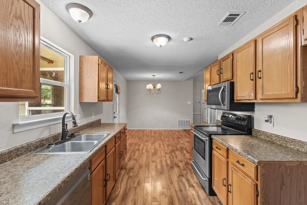 Single Family Residence For Sale in Henderson County , 402 Admiral Drive, Gun Barrel City, Texas 75156, 3 Bedroom, 2 Bathroom, Garage spaces, 1,280 Sqft, built in 1997, Price $389,000, mls#21314139, Real Estate Agent in Gun Barrel City, Homes For Sale in Henderson county, Homes For Sale in Gun Barrel City, Realtor in Gun Barrel City Texas, Real Estate Brokerage Independent Realty Texas, Luminita Cordes Realtor