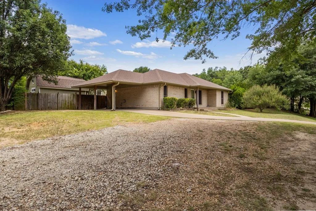 Single Family Residence For Sale in Henderson County , 402 Admiral Drive, Gun Barrel City, Texas 75156, 3 Bedroom, 2 Bathroom, Garage spaces, 1,280 Sqft, built in 1997, Price $389,000, mls#21314139, Real Estate Agent in Gun Barrel City, Homes For Sale in Henderson county, Homes For Sale in Gun Barrel City, Realtor in Gun Barrel City Texas, Real Estate Brokerage Independent Realty Texas, Luminita Cordes Realtor