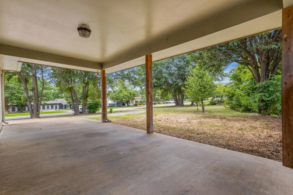 Single Family Residence For Sale in Henderson County , 402 Admiral Drive, Gun Barrel City, Texas 75156, 3 Bedroom, 2 Bathroom, Garage spaces, 1,280 Sqft, built in 1997, Price $389,000, mls#21314139, Real Estate Agent in Gun Barrel City, Homes For Sale in Henderson county, Homes For Sale in Gun Barrel City, Realtor in Gun Barrel City Texas, Real Estate Brokerage Independent Realty Texas, Luminita Cordes Realtor