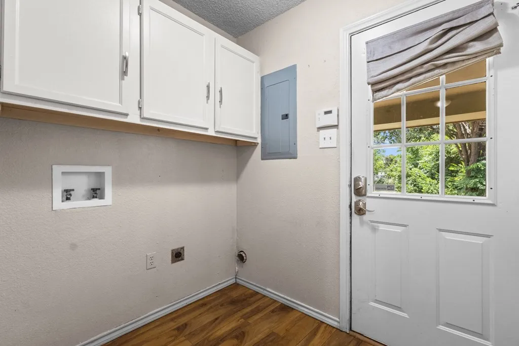 Single Family Residence For Sale in Henderson County , 402 Admiral Drive, Gun Barrel City, Texas 75156, 3 Bedroom, 2 Bathroom, Garage spaces, 1,280 Sqft, built in 1997, Price $389,000, mls#21314139, Real Estate Agent in Gun Barrel City, Homes For Sale in Henderson county, Homes For Sale in Gun Barrel City, Realtor in Gun Barrel City Texas, Real Estate Brokerage Independent Realty Texas, Luminita Cordes Realtor