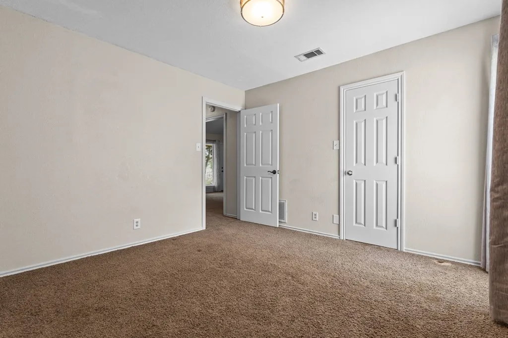 Single Family Residence For Sale in Henderson County , 402 Admiral Drive, Gun Barrel City, Texas 75156, 3 Bedroom, 2 Bathroom, Garage spaces, 1,280 Sqft, built in 1997, Price $389,000, mls#21314139, Real Estate Agent in Gun Barrel City, Homes For Sale in Henderson county, Homes For Sale in Gun Barrel City, Realtor in Gun Barrel City Texas, Real Estate Brokerage Independent Realty Texas, Luminita Cordes Realtor