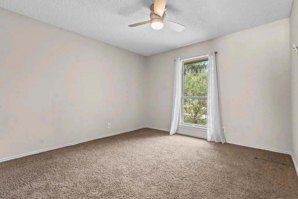 Single Family Residence For Sale in Henderson County , 402 Admiral Drive, Gun Barrel City, Texas 75156, 3 Bedroom, 2 Bathroom, Garage spaces, 1,280 Sqft, built in 1997, Price $389,000, mls#21314139, Real Estate Agent in Gun Barrel City, Homes For Sale in Henderson county, Homes For Sale in Gun Barrel City, Realtor in Gun Barrel City Texas, Real Estate Brokerage Independent Realty Texas, Luminita Cordes Realtor