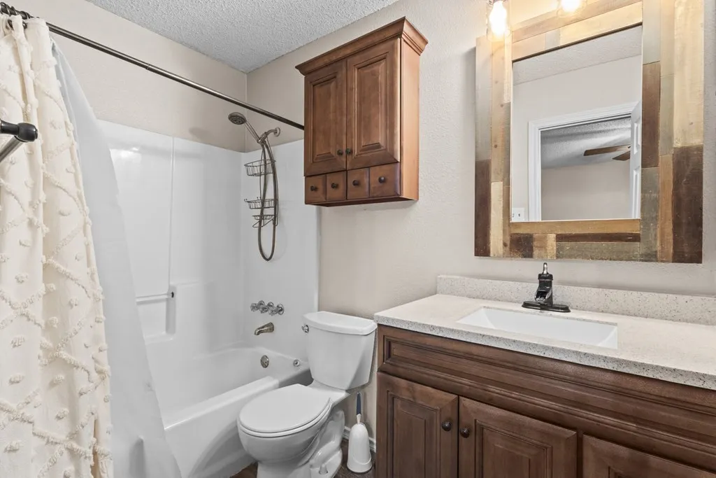 Single Family Residence For Sale in Henderson County , 402 Admiral Drive, Gun Barrel City, Texas 75156, 3 Bedroom, 2 Bathroom, Garage spaces, 1,280 Sqft, built in 1997, Price $389,000, mls#21314139, Real Estate Agent in Gun Barrel City, Homes For Sale in Henderson county, Homes For Sale in Gun Barrel City, Realtor in Gun Barrel City Texas, Real Estate Brokerage Independent Realty Texas, Luminita Cordes Realtor