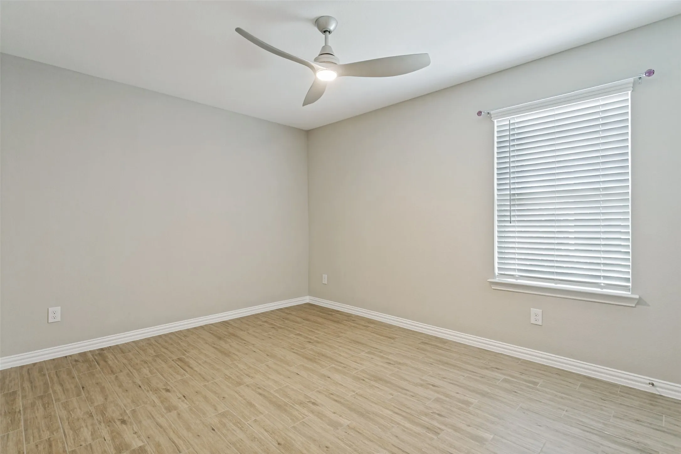 Single Family Residence For Sale in Denton County , 1273 Eagle Lane, Little Elm, Texas 76227, 2 Bedroom, 2 Bathroom, 2 Garage spaces, 1,571 Sqft, built in 2021, mls#21312748, Real Estate Agent in Little Elm, Homes For Sale in Denton county, Homes For Sale in Little Elm, Realtor in Little Elm Texas, Real Estate Brokerage Independent Realty Texas, Luminita Cordes Realtor