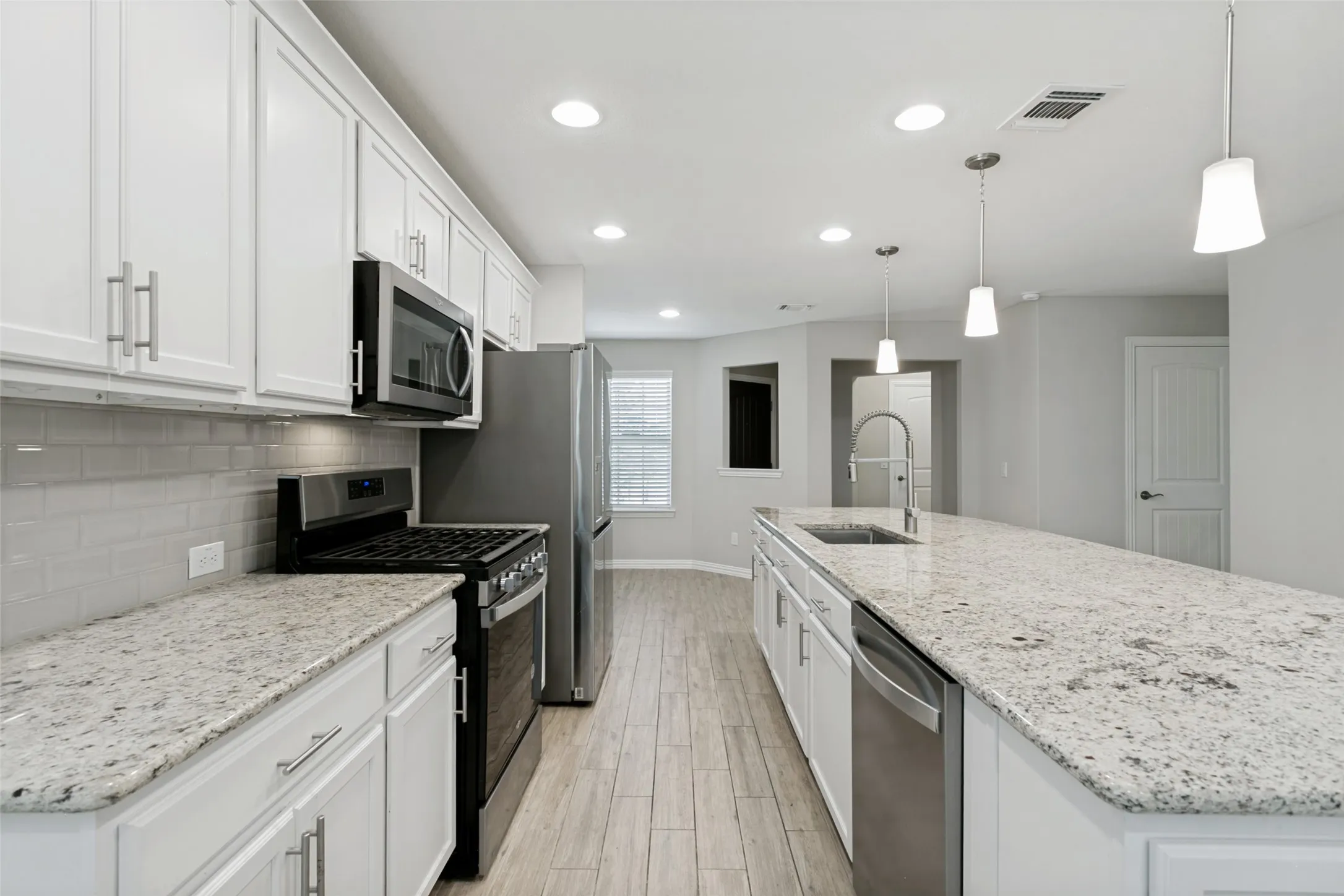 Single Family Residence For Sale in Denton County , 1273 Eagle Lane, Little Elm, Texas 76227, 2 Bedroom, 2 Bathroom, 2 Garage spaces, 1,571 Sqft, built in 2021, mls#21312748, Real Estate Agent in Little Elm, Homes For Sale in Denton county, Homes For Sale in Little Elm, Realtor in Little Elm Texas, Real Estate Brokerage Independent Realty Texas, Luminita Cordes Realtor