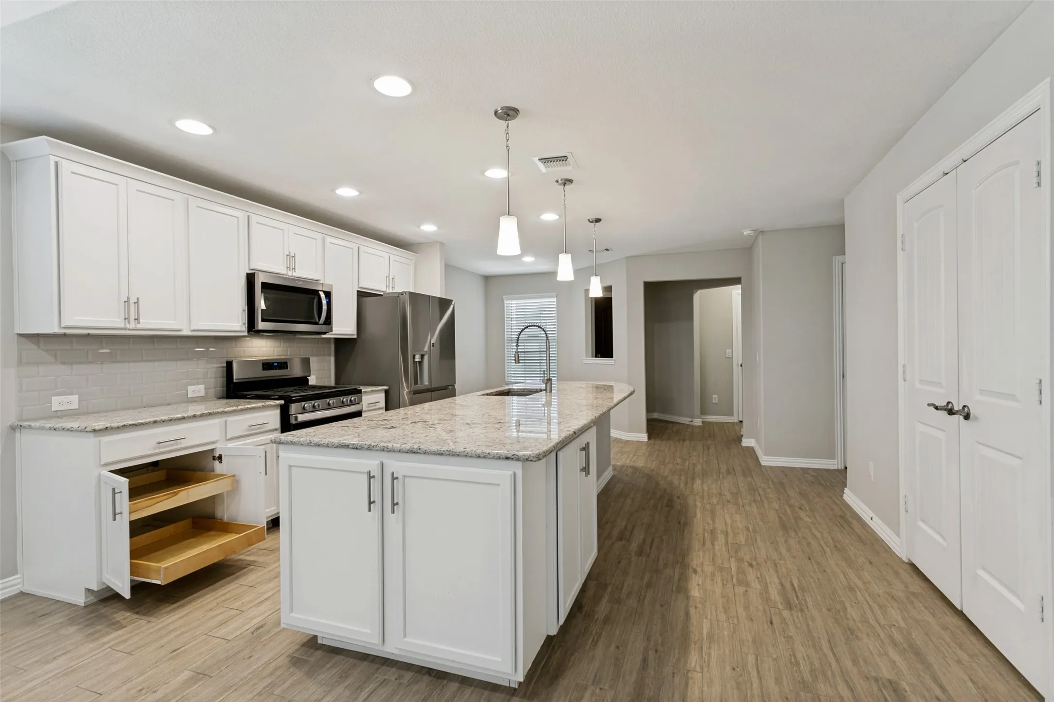 Single Family Residence For Sale in Denton County , 1273 Eagle Lane, Little Elm, Texas 76227, 2 Bedroom, 2 Bathroom, 2 Garage spaces, 1,571 Sqft, built in 2021, mls#21312748, Real Estate Agent in Little Elm, Homes For Sale in Denton county, Homes For Sale in Little Elm, Realtor in Little Elm Texas, Real Estate Brokerage Independent Realty Texas, Luminita Cordes Realtor