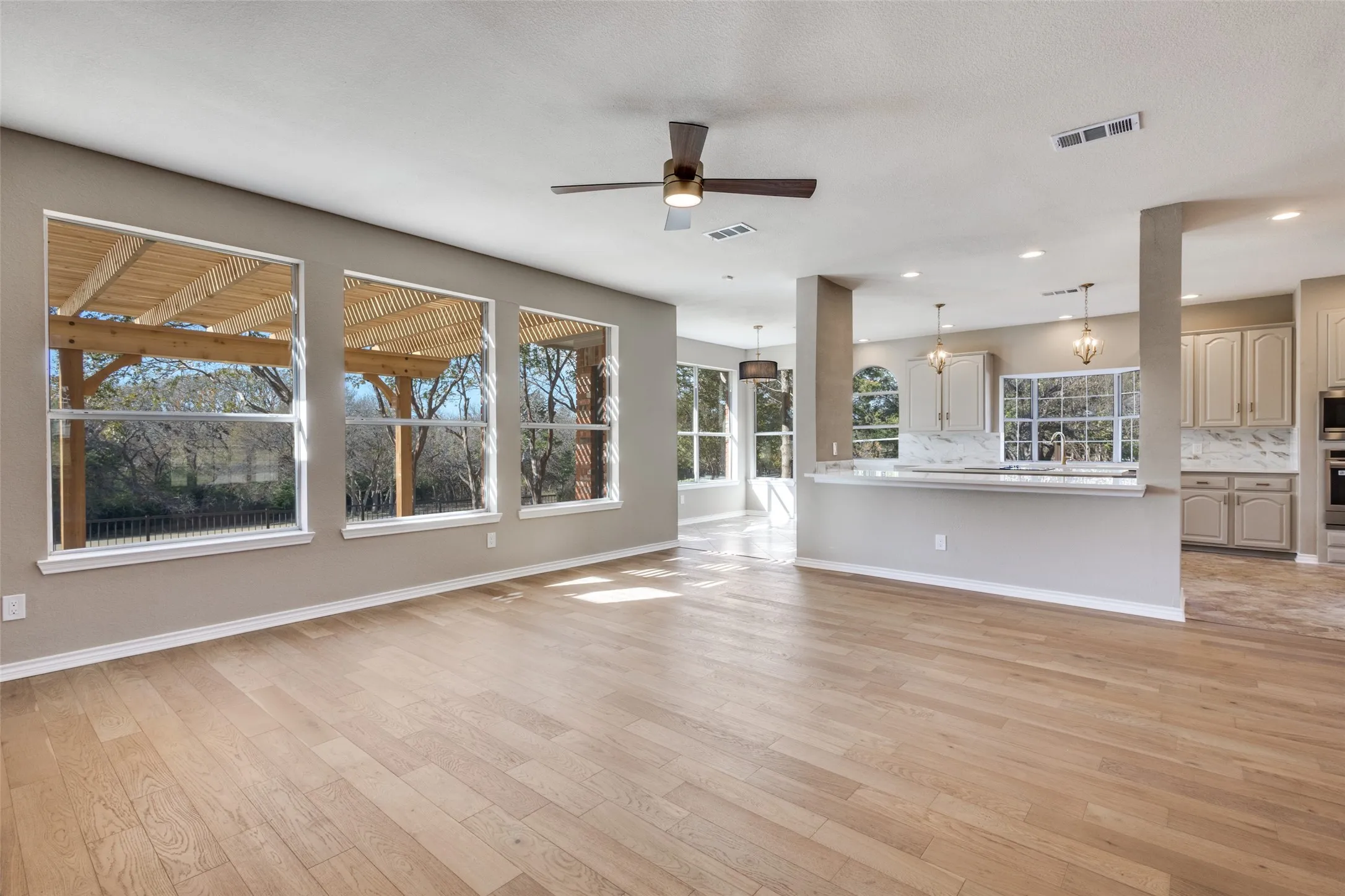 Single Family Residence For Sale in Collin County , 2822 Roundrock, Mc Kinney, Texas 75072, 4 Bedroom, 4 Bathroom, 2 Garage spaces, 3,296 Sqft, built in 1989, mls#21310784, Real Estate Agent in Mc Kinney, Homes For Sale in Collin county, Homes For Sale in Mc Kinney, Realtor in Mc Kinney Texas, Real Estate Brokerage Independent Realty Texas, Luminita Cordes Realtor