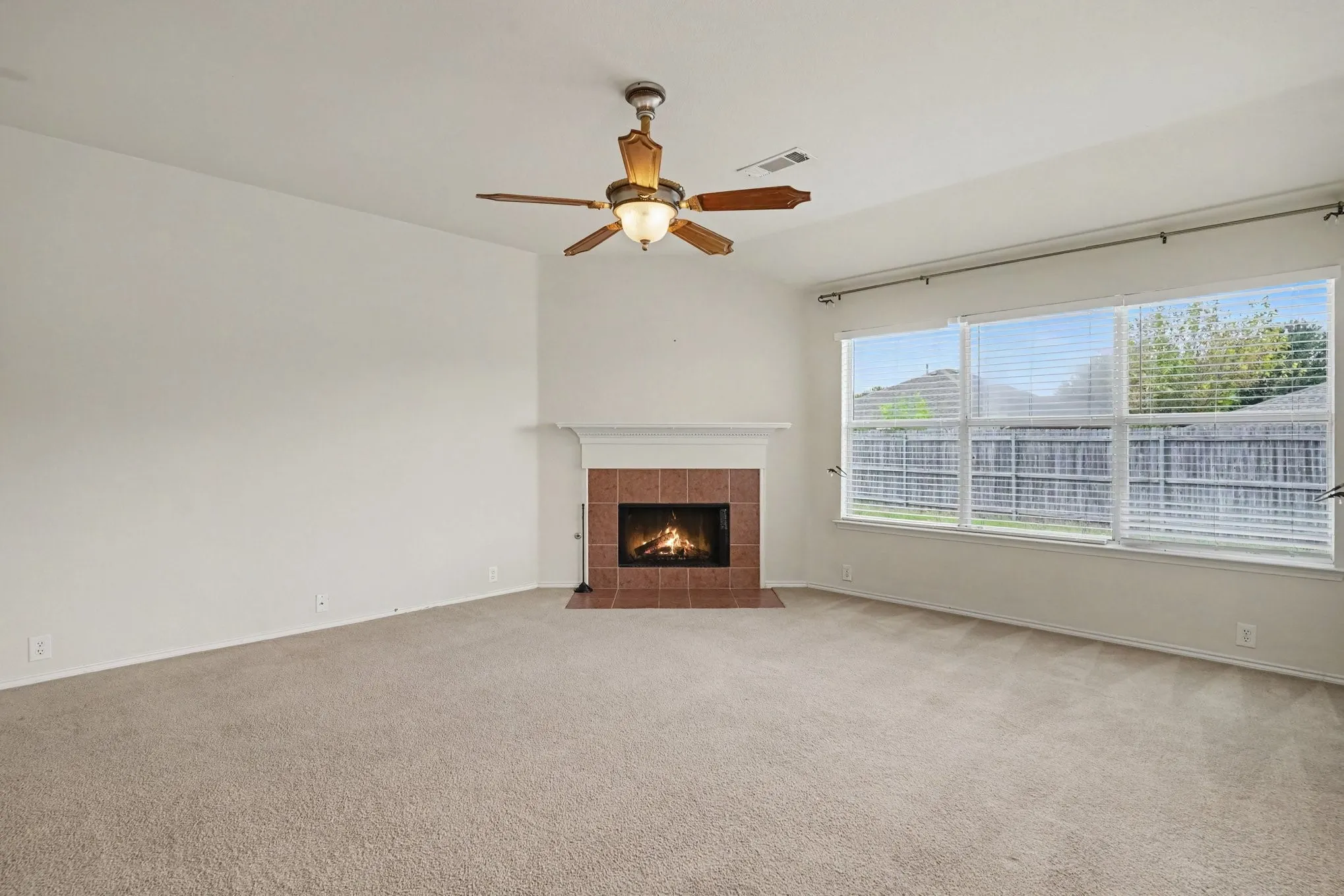 Single Family Residence For Rent in Collin County , 1327 Primrose Drive, Wylie, Texas 75098, 3 Bedroom, 2 Bathroom, 2 Garage spaces, 1,777 Sqft, built in 2004, mls#21317531, Real Estate Agent in Wylie, Homes For Rent in Collin county, Homes For Rent in Wylie, Realtor in Wylie Texas, Real Estate Brokerage Independent Realty Texas, Luminita Cordes Realtor