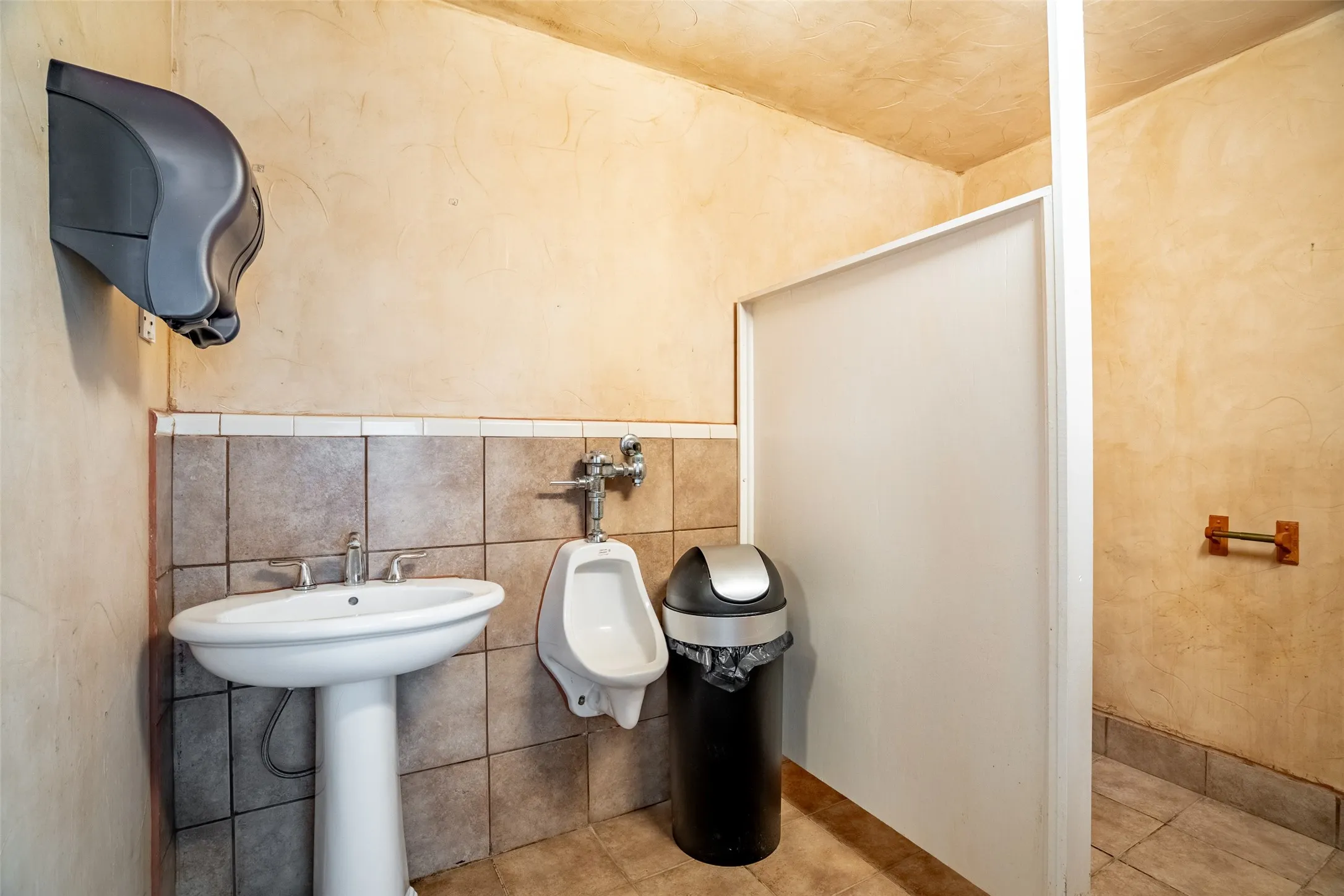 Industrial For Sale in Dallas County , 401 W Simonds Road, Seagoville, Texas 75159, 0, 0, Garage spaces, 0 Sqft, built in 2000, mls#21308571, Real Estate Agent in Seagoville, Homes For Sale in Dallas county, Homes For Sale in Seagoville, Realtor in Seagoville Texas, Real Estate Brokerage Independent Realty Texas, Luminita Cordes Realtor