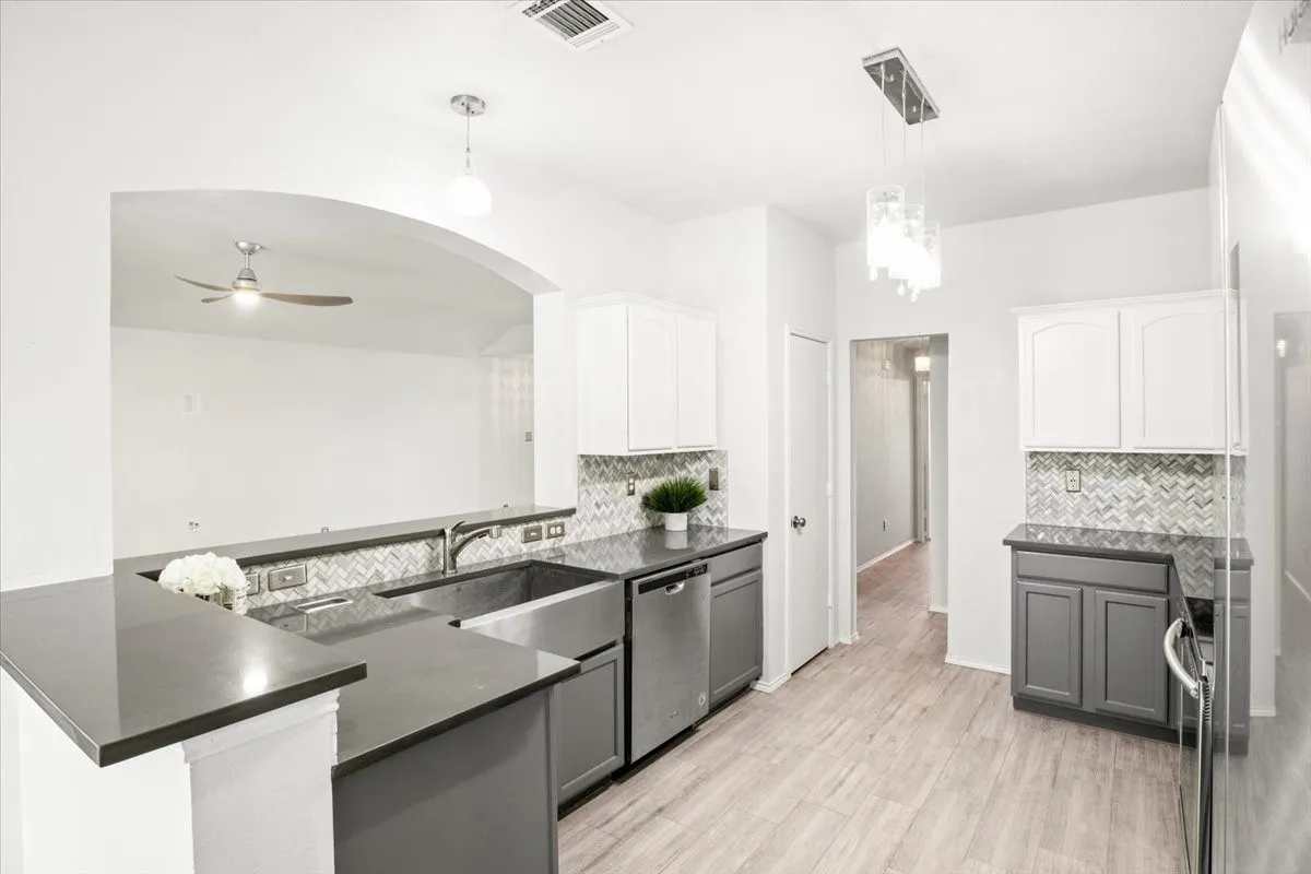Single Family Residence For Rent in Collin County , 416 Ponderosa Trail, Murphy, Texas 75094, 3 Bedroom, 2 Bathroom, 2 Garage spaces, 1,761 Sqft, built in 2003, mls#21317037, Real Estate Agent in Murphy, Homes For Rent in Collin county, Homes For Rent in Murphy, Realtor in Murphy Texas, Real Estate Brokerage Independent Realty Texas, Luminita Cordes Realtor