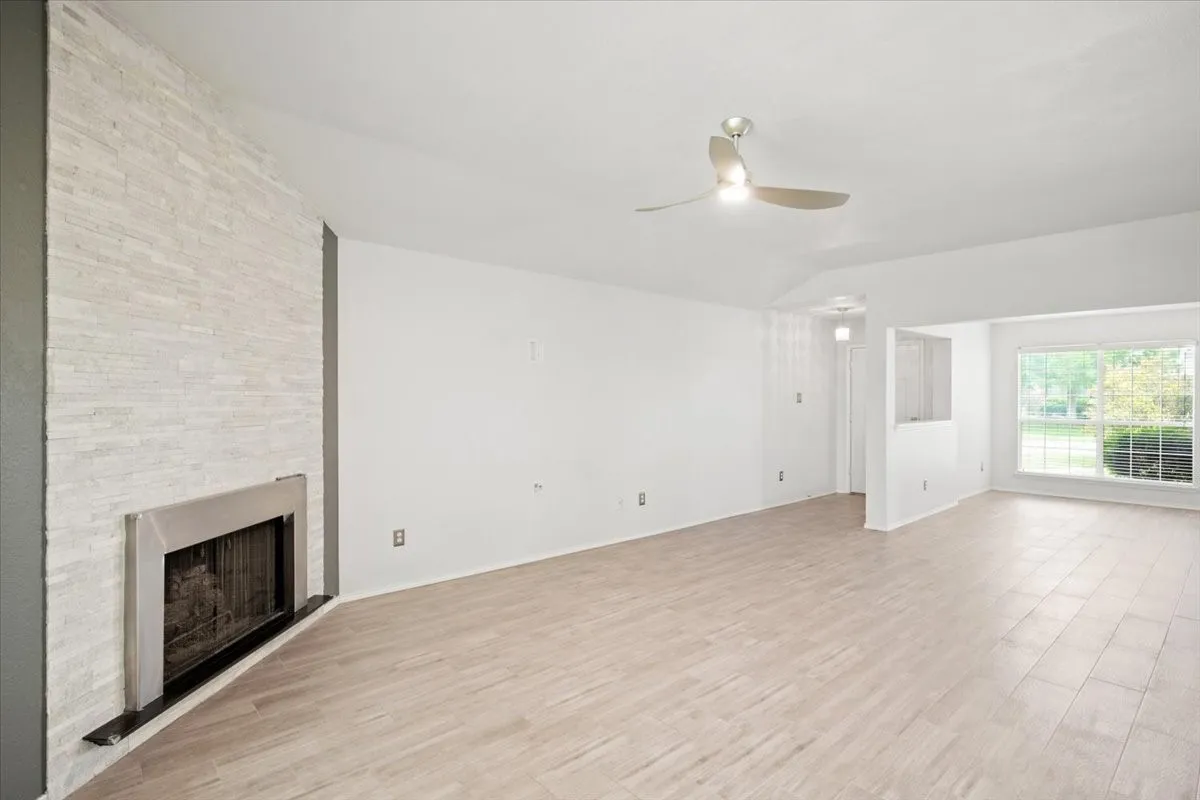 Single Family Residence For Rent in Collin County , 416 Ponderosa Trail, Murphy, Texas 75094, 3 Bedroom, 2 Bathroom, 2 Garage spaces, 1,761 Sqft, built in 2003, mls#21317037, Real Estate Agent in Murphy, Homes For Rent in Collin county, Homes For Rent in Murphy, Realtor in Murphy Texas, Real Estate Brokerage Independent Realty Texas, Luminita Cordes Realtor