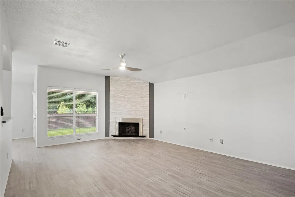 Single Family Residence For Rent in Collin County , 416 Ponderosa Trail, Murphy, Texas 75094, 3 Bedroom, 2 Bathroom, 2 Garage spaces, 1,761 Sqft, built in 2003, mls#21317037, Real Estate Agent in Murphy, Homes For Rent in Collin county, Homes For Rent in Murphy, Realtor in Murphy Texas, Real Estate Brokerage Independent Realty Texas, Luminita Cordes Realtor