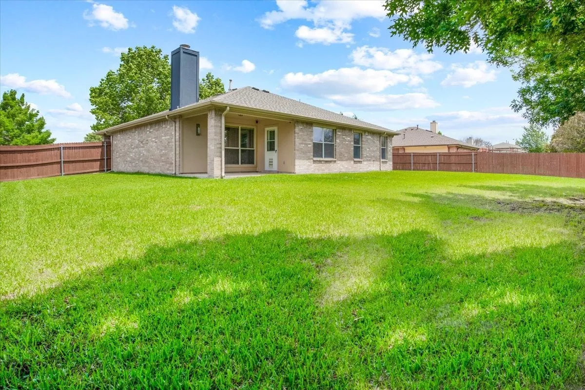Single Family Residence For Rent in Collin County , 416 Ponderosa Trail, Murphy, Texas 75094, 3 Bedroom, 2 Bathroom, 2 Garage spaces, 1,761 Sqft, built in 2003, mls#21317037, Real Estate Agent in Murphy, Homes For Rent in Collin county, Homes For Rent in Murphy, Realtor in Murphy Texas, Real Estate Brokerage Independent Realty Texas, Luminita Cordes Realtor