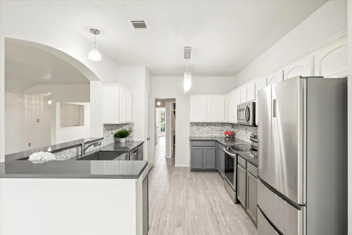 Single Family Residence For Rent in Collin County , 416 Ponderosa Trail, Murphy, Texas 75094, 3 Bedroom, 2 Bathroom, 2 Garage spaces, 1,761 Sqft, built in 2003, mls#21317037, Real Estate Agent in Murphy, Homes For Rent in Collin county, Homes For Rent in Murphy, Realtor in Murphy Texas, Real Estate Brokerage Independent Realty Texas, Luminita Cordes Realtor