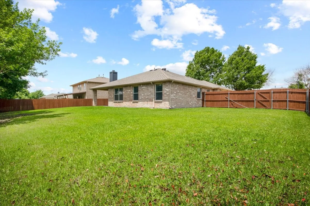 Single Family Residence For Rent in Collin County , 416 Ponderosa Trail, Murphy, Texas 75094, 3 Bedroom, 2 Bathroom, 2 Garage spaces, 1,761 Sqft, built in 2003, mls#21317037, Real Estate Agent in Murphy, Homes For Rent in Collin county, Homes For Rent in Murphy, Realtor in Murphy Texas, Real Estate Brokerage Independent Realty Texas, Luminita Cordes Realtor