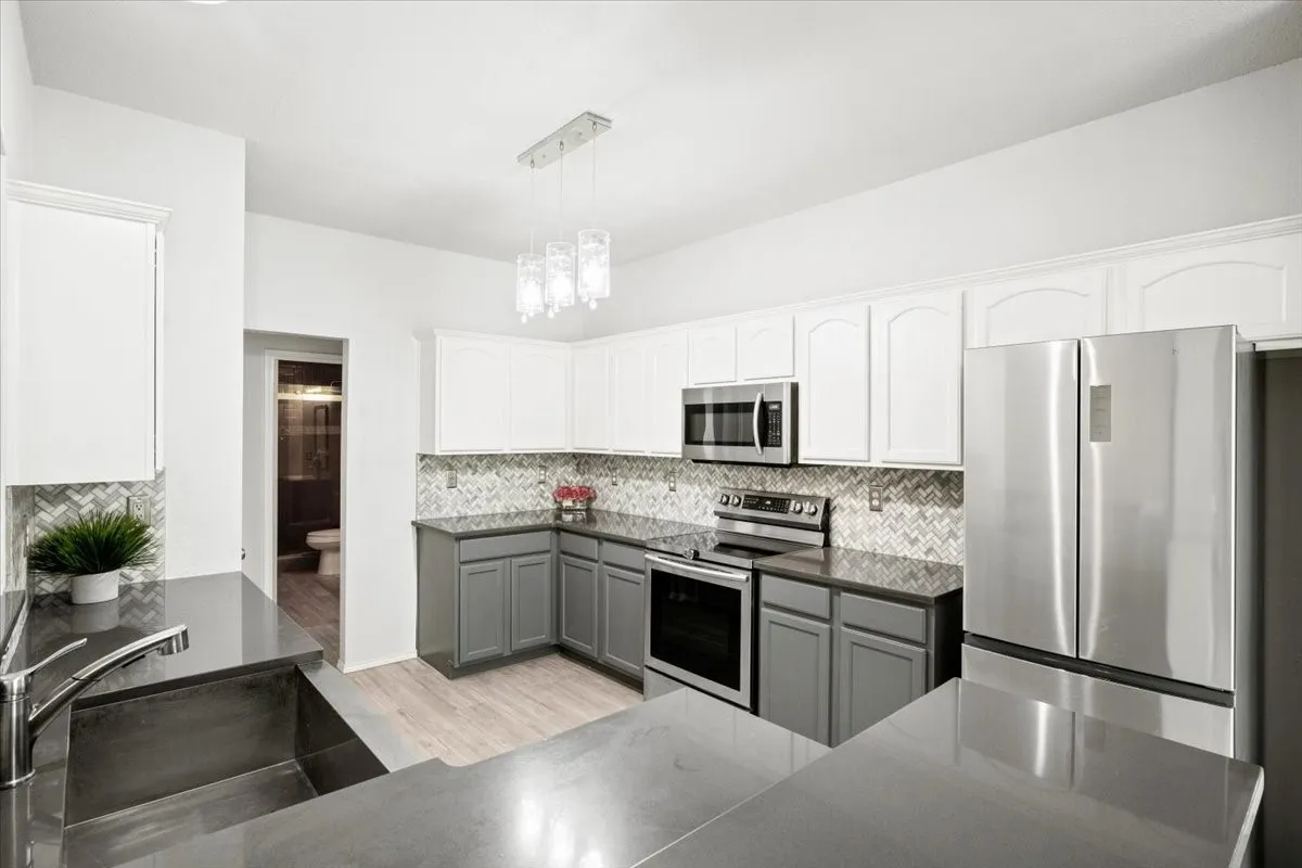 Single Family Residence For Rent in Collin County , 416 Ponderosa Trail, Murphy, Texas 75094, 3 Bedroom, 2 Bathroom, 2 Garage spaces, 1,761 Sqft, built in 2003, mls#21317037, Real Estate Agent in Murphy, Homes For Rent in Collin county, Homes For Rent in Murphy, Realtor in Murphy Texas, Real Estate Brokerage Independent Realty Texas, Luminita Cordes Realtor