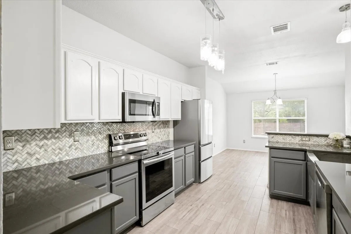 Single Family Residence For Rent in Collin County , 416 Ponderosa Trail, Murphy, Texas 75094, 3 Bedroom, 2 Bathroom, 2 Garage spaces, 1,761 Sqft, built in 2003, mls#21317037, Real Estate Agent in Murphy, Homes For Rent in Collin county, Homes For Rent in Murphy, Realtor in Murphy Texas, Real Estate Brokerage Independent Realty Texas, Luminita Cordes Realtor
