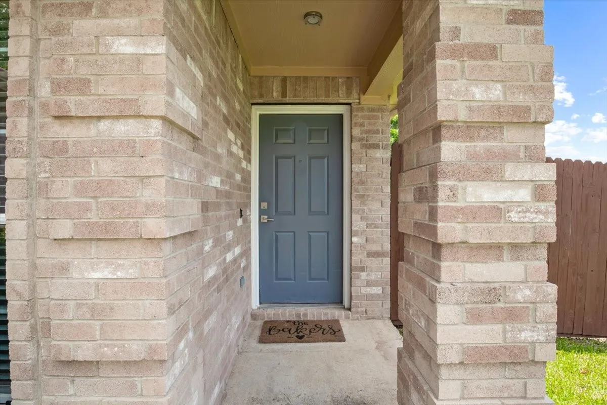 Single Family Residence For Rent in Collin County , 416 Ponderosa Trail, Murphy, Texas 75094, 3 Bedroom, 2 Bathroom, 2 Garage spaces, 1,761 Sqft, built in 2003, mls#21317037, Real Estate Agent in Murphy, Homes For Rent in Collin county, Homes For Rent in Murphy, Realtor in Murphy Texas, Real Estate Brokerage Independent Realty Texas, Luminita Cordes Realtor