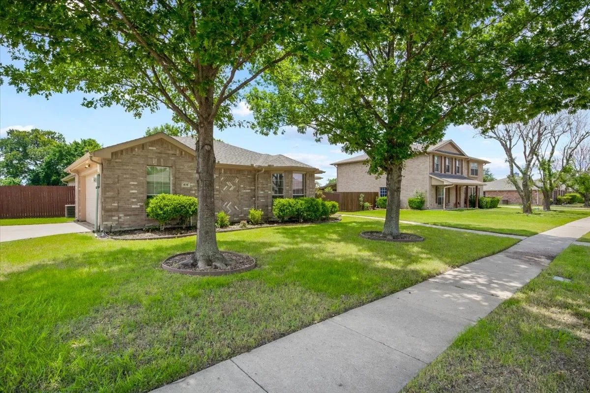 Single Family Residence For Rent in Collin County , 416 Ponderosa Trail, Murphy, Texas 75094, 3 Bedroom, 2 Bathroom, 2 Garage spaces, 1,761 Sqft, built in 2003, mls#21317037, Real Estate Agent in Murphy, Homes For Rent in Collin county, Homes For Rent in Murphy, Realtor in Murphy Texas, Real Estate Brokerage Independent Realty Texas, Luminita Cordes Realtor